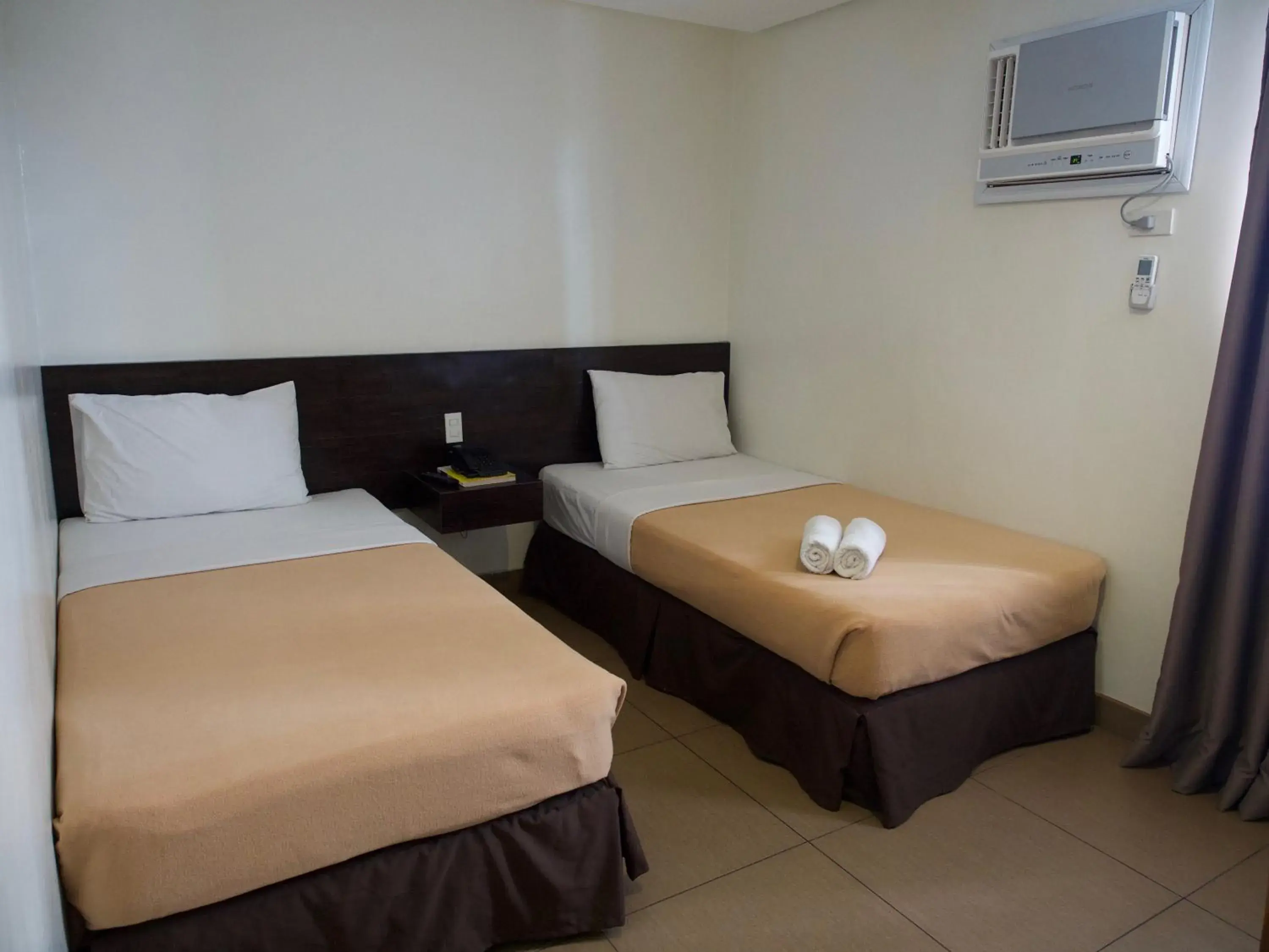 Standard Double or Twin Room in Cebu R Hotel Mabolo Standard Double or Twin Room in Cebu R Hotel Mabolo