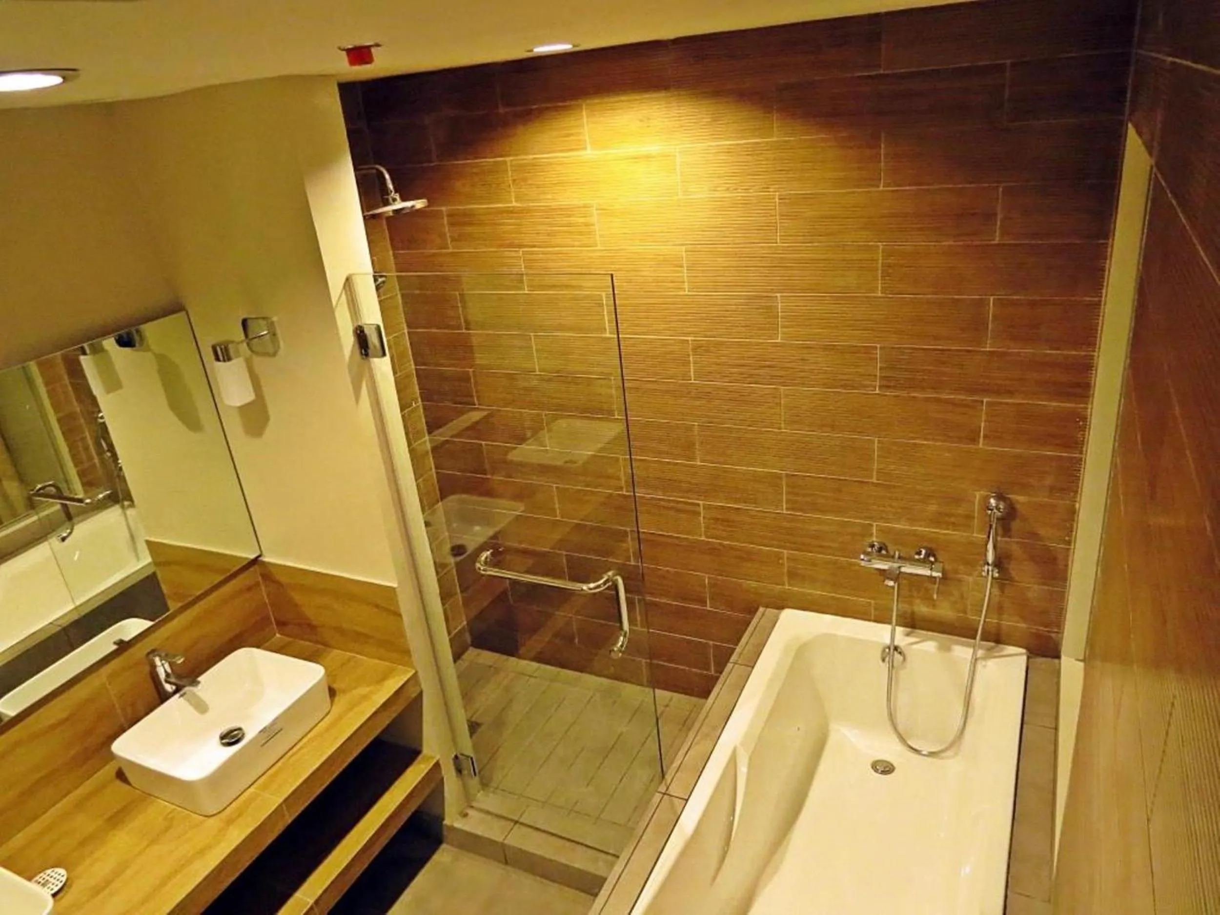 Bathroom in Cebu R Hotel Mabolo