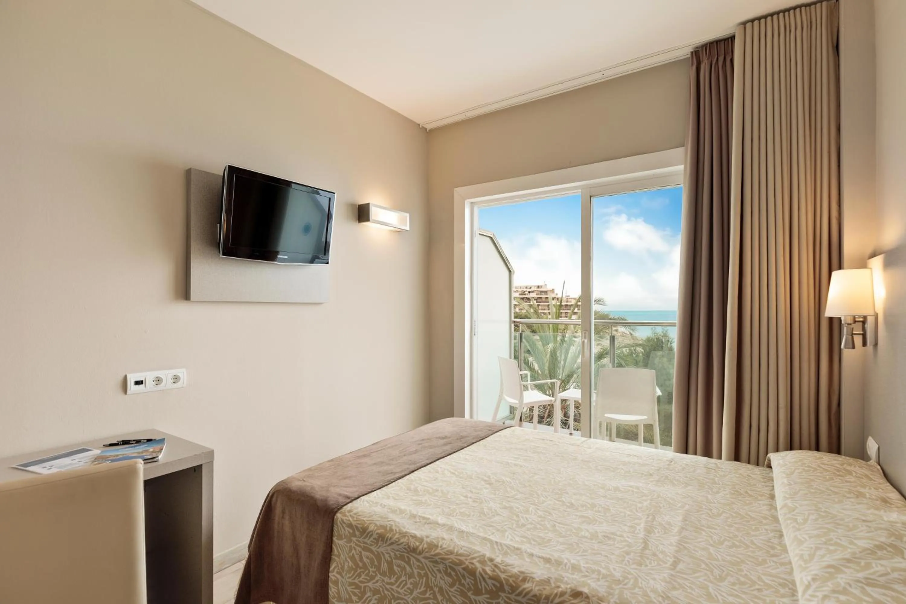 Photo of the whole room, Bed in Hotel Best Cap Salou