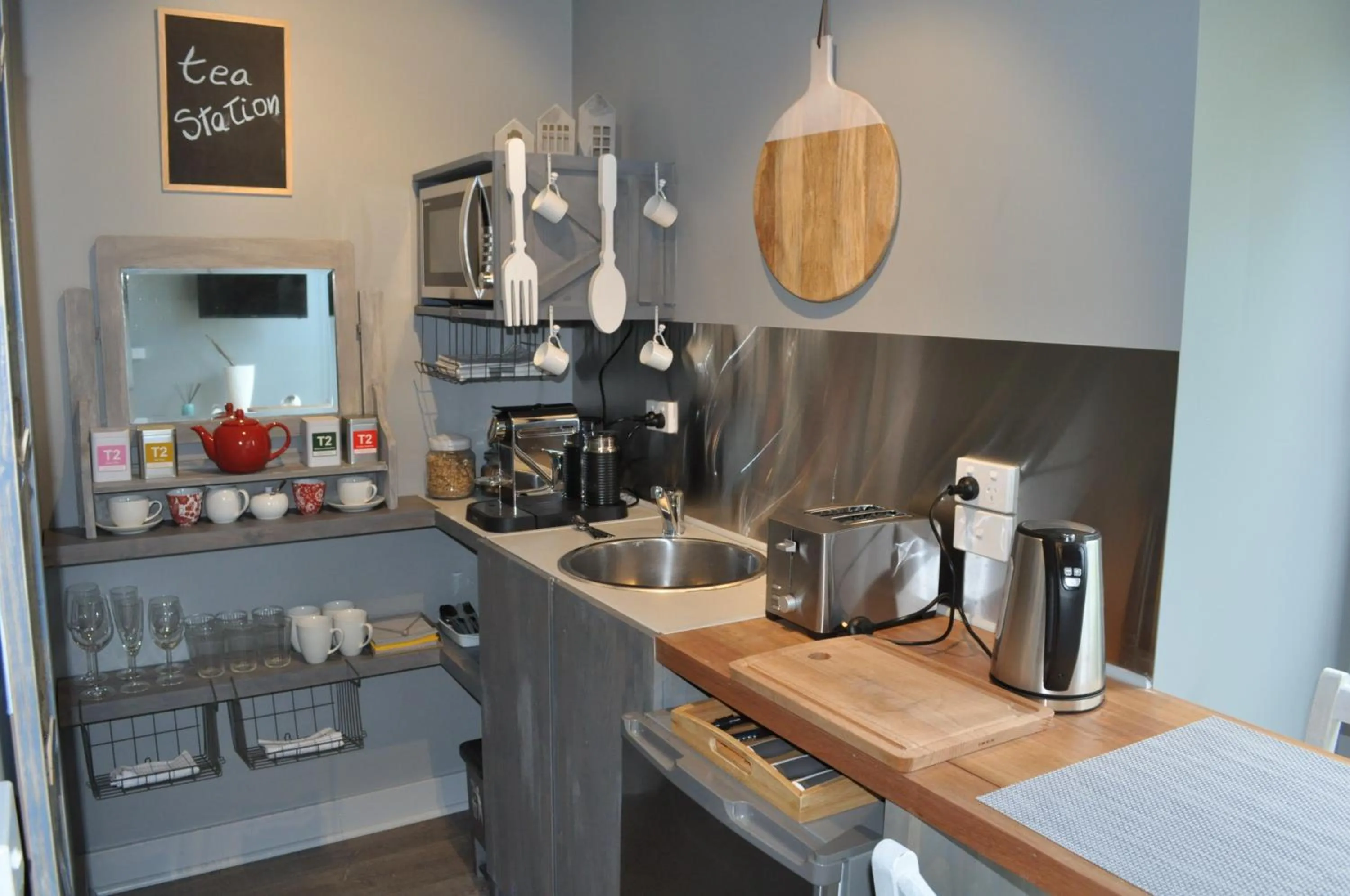 Kitchen or kitchenette in Sailaway Beach House