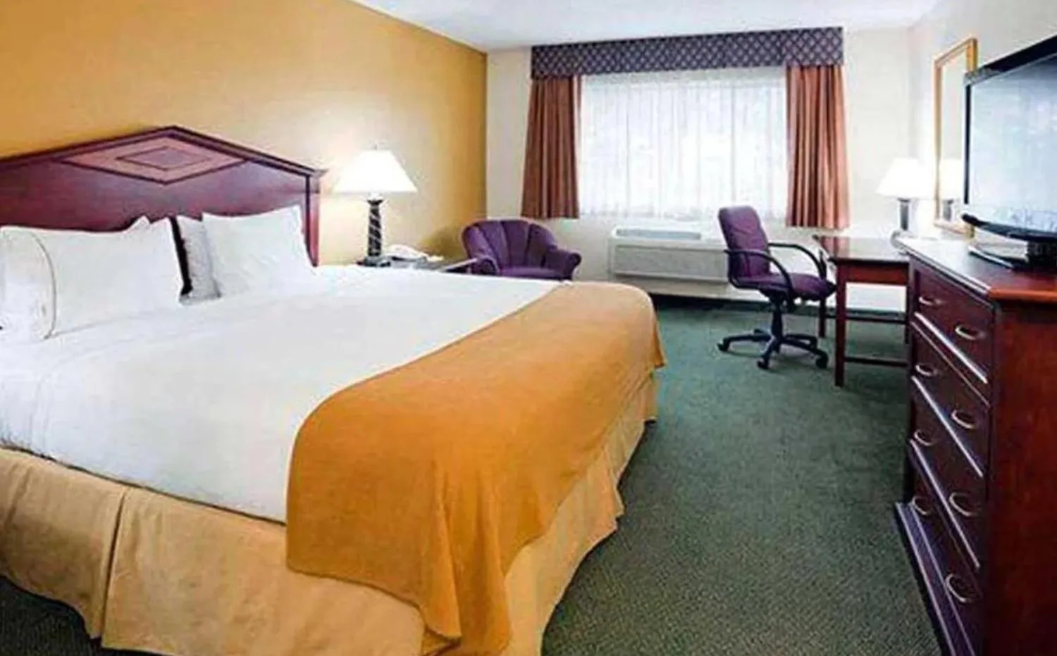 Bed in Blue Way Inn Eagan Extended Stay