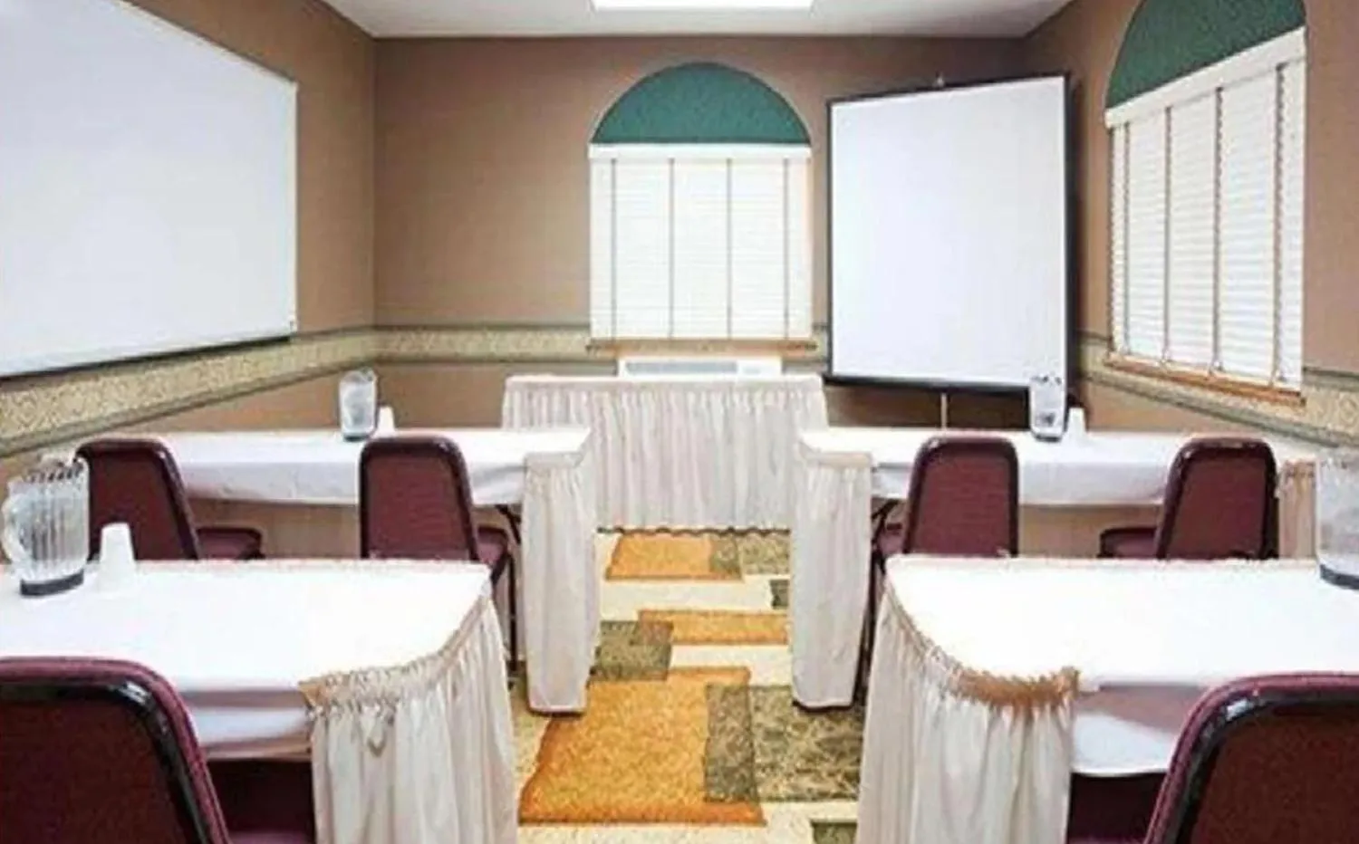 Meeting/conference room in Blue Way Inn Eagan Extended Stay