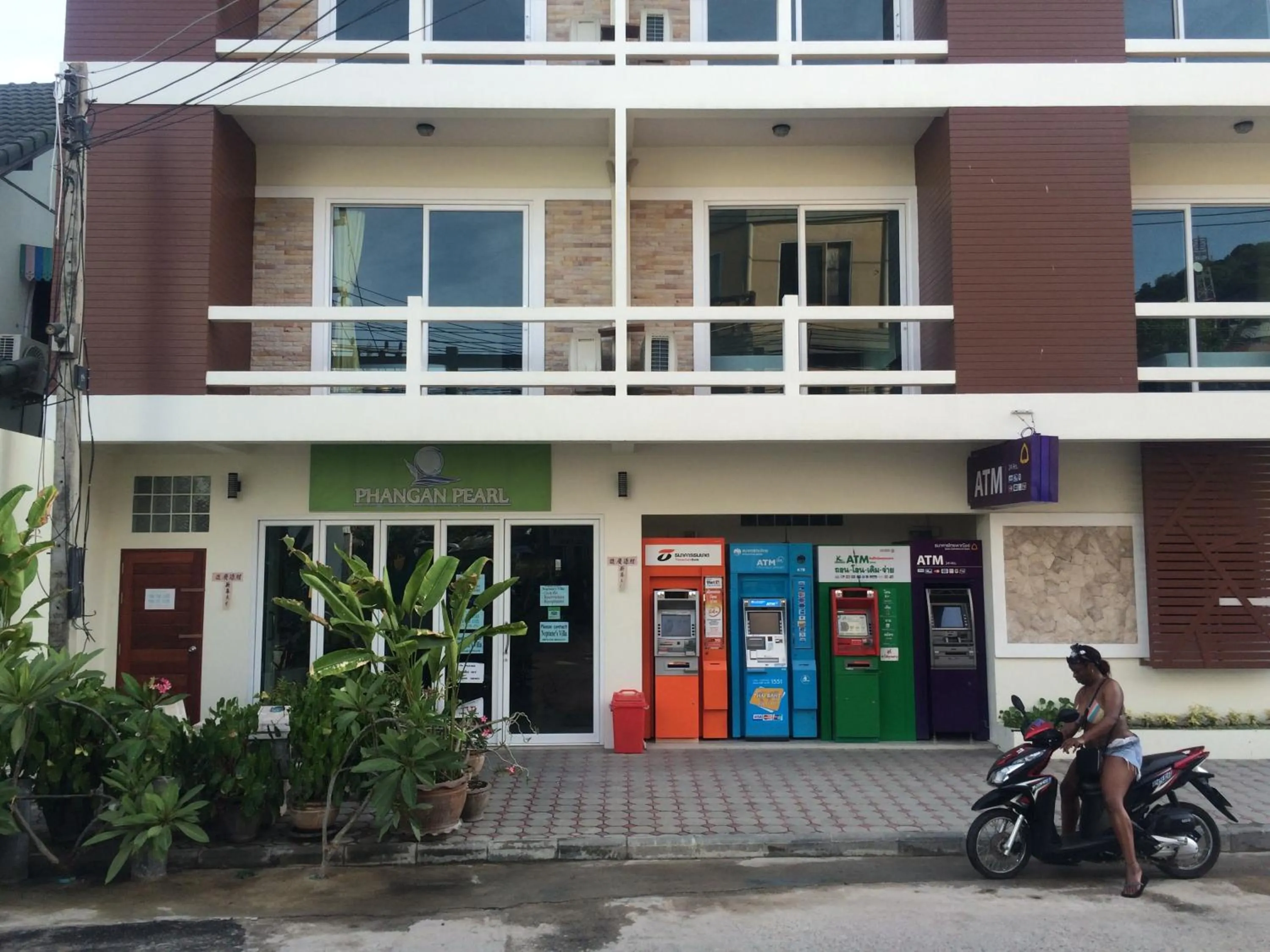 Property building in Phangan Pearl Hostel