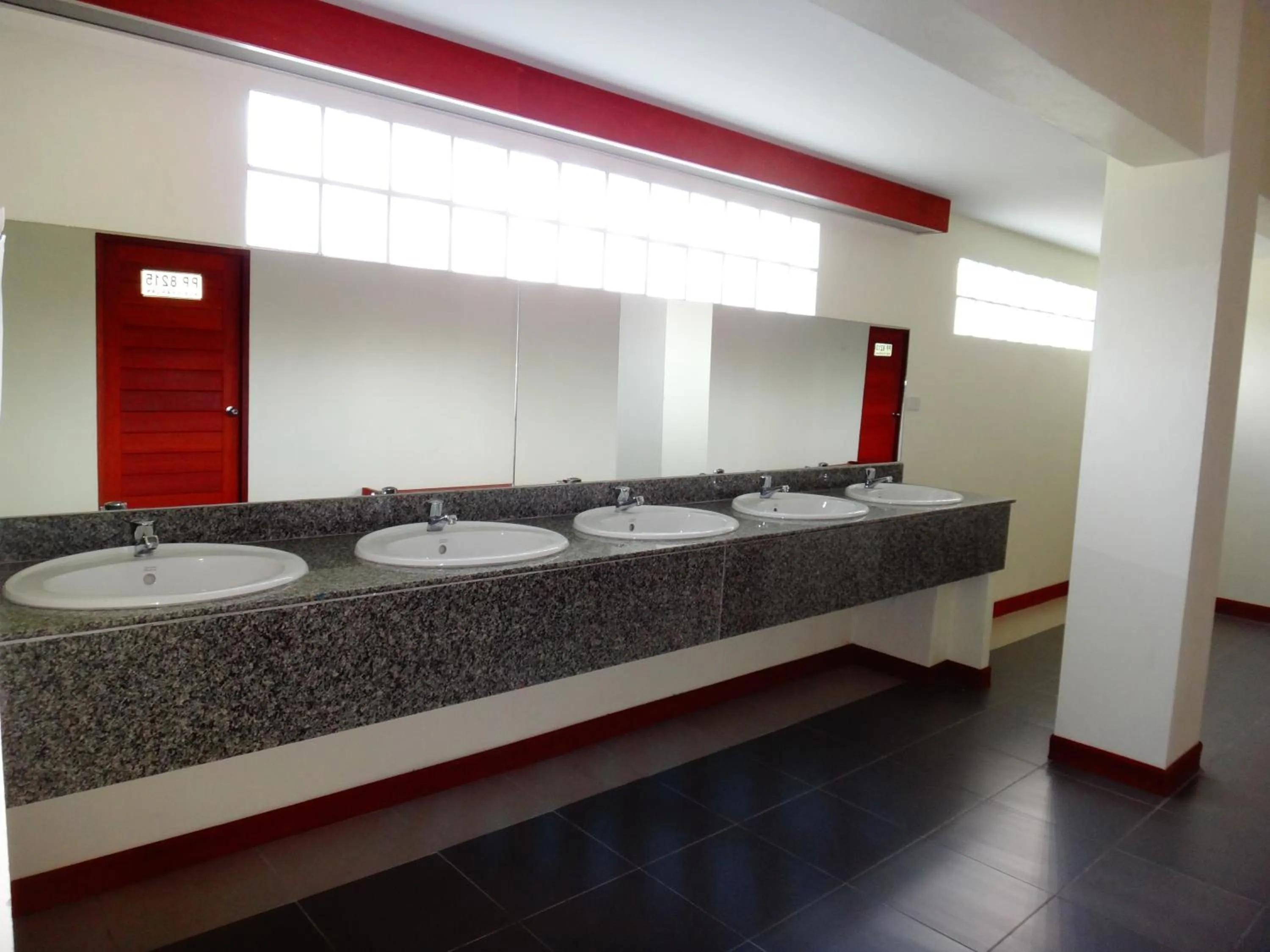 Bathroom in Phangan Pearl Hostel