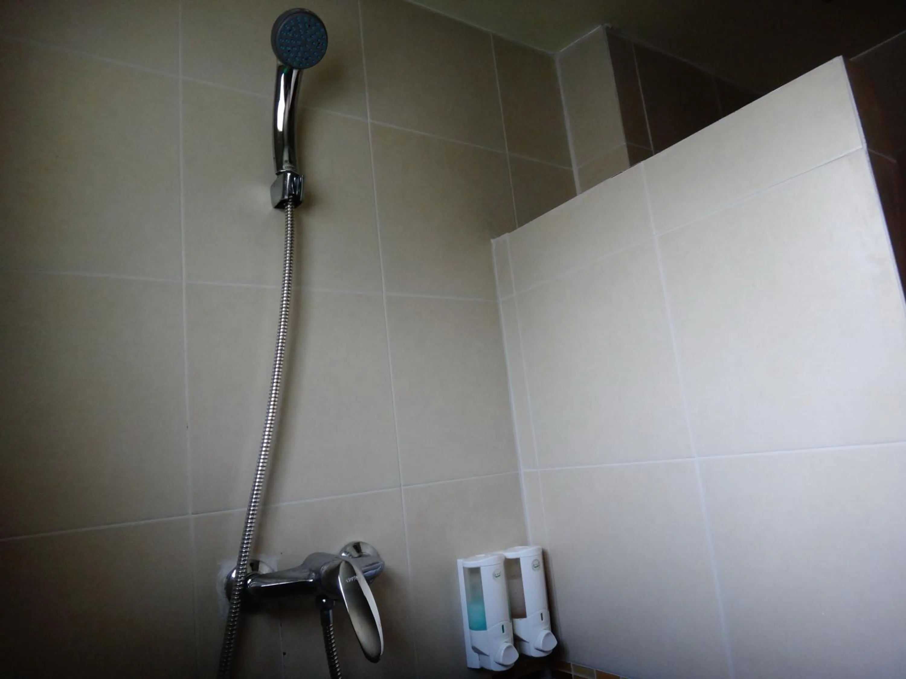 Shower in Phangan Pearl Hostel