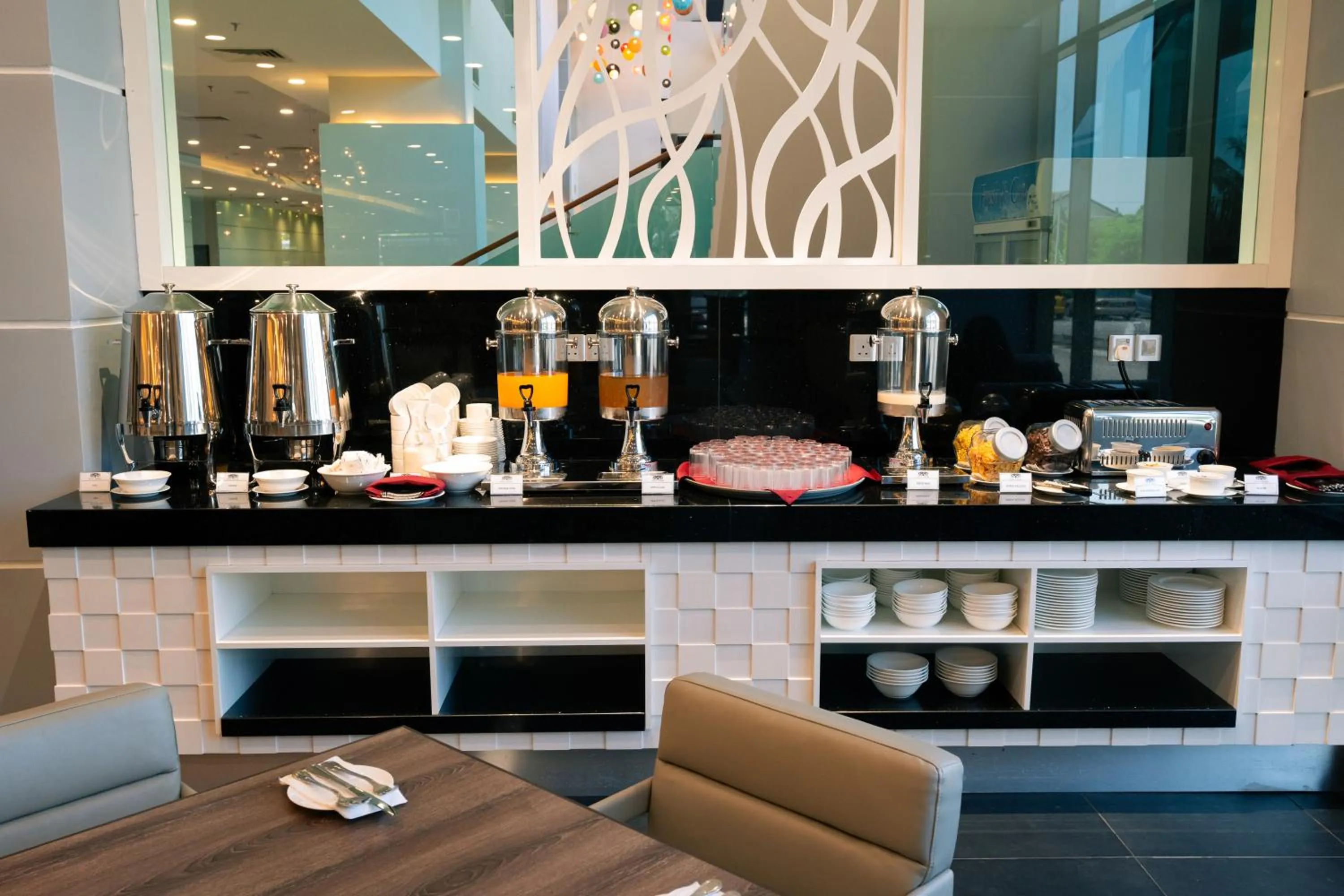 Restaurant/places to eat in Hotel Tamara Melaka