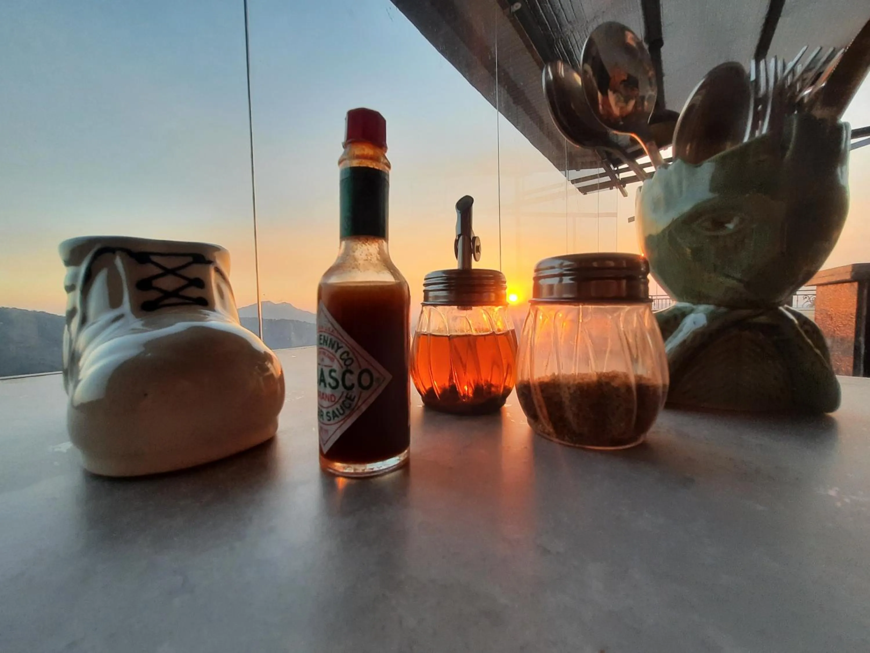 Food and drinks in Hotel Chail Residency