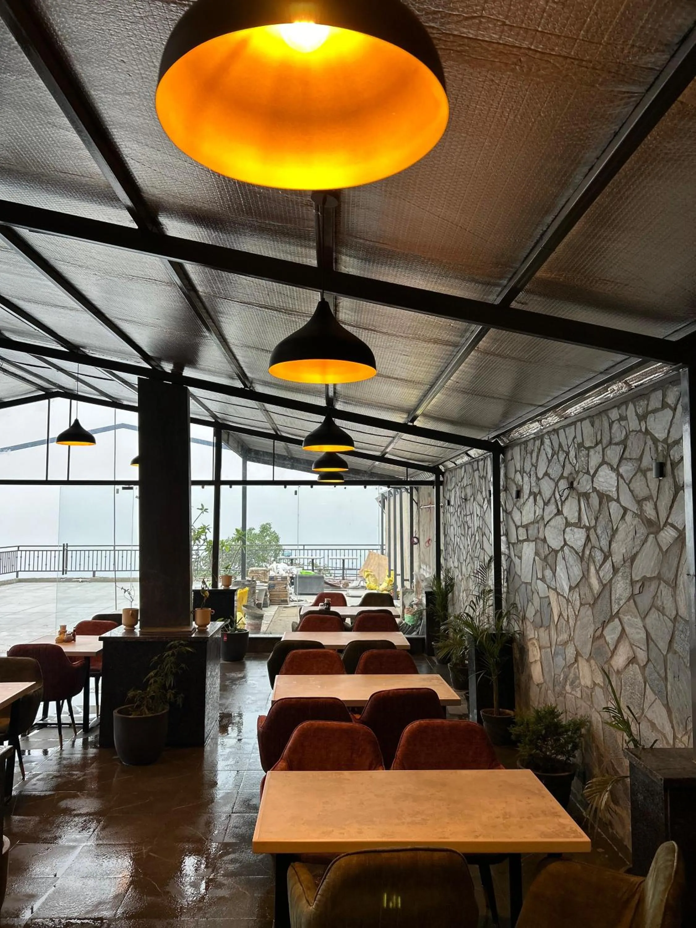 Restaurant/places to eat in Hotel Chail Residency