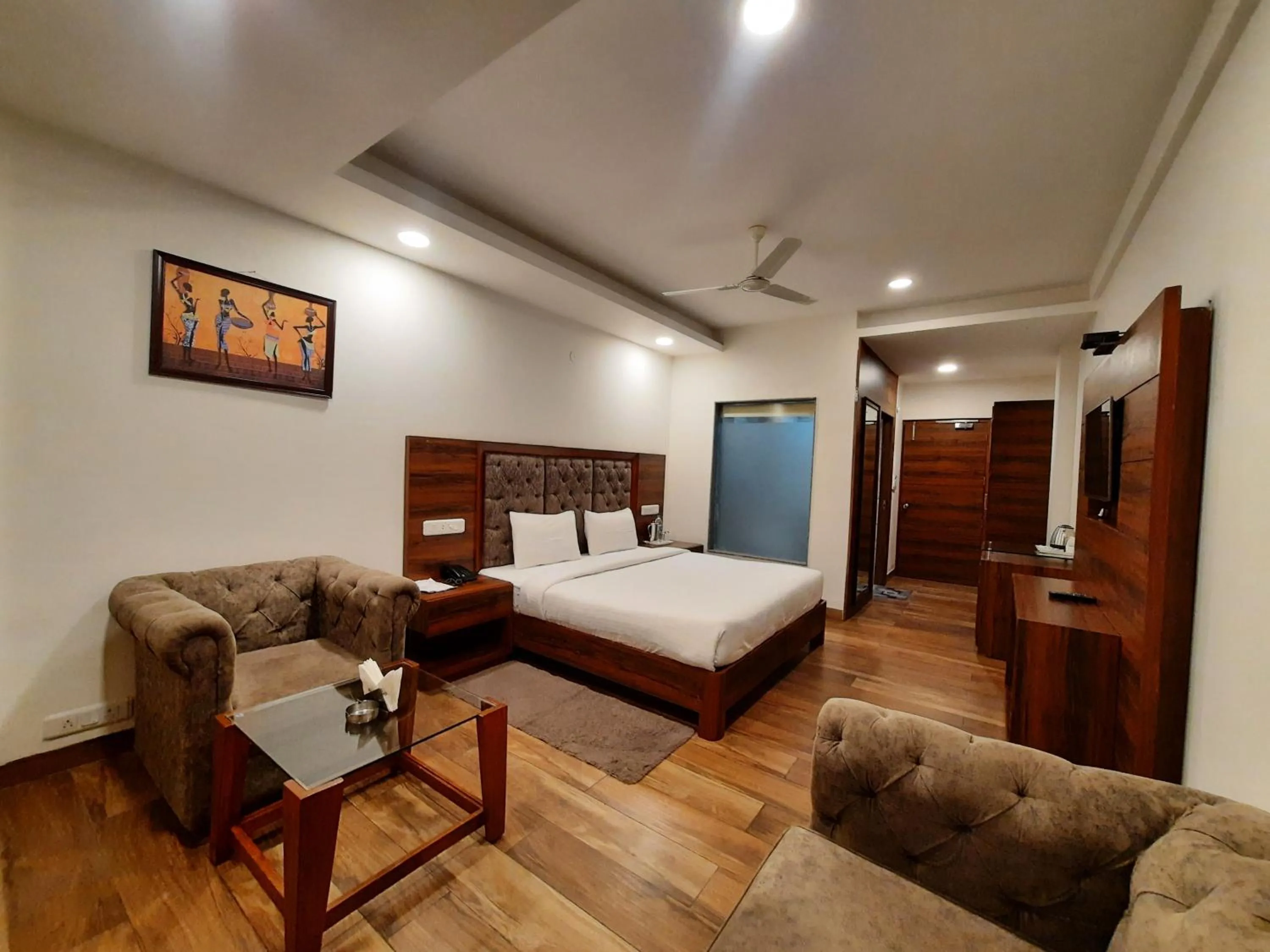 Bed in Hotel Chail Residency