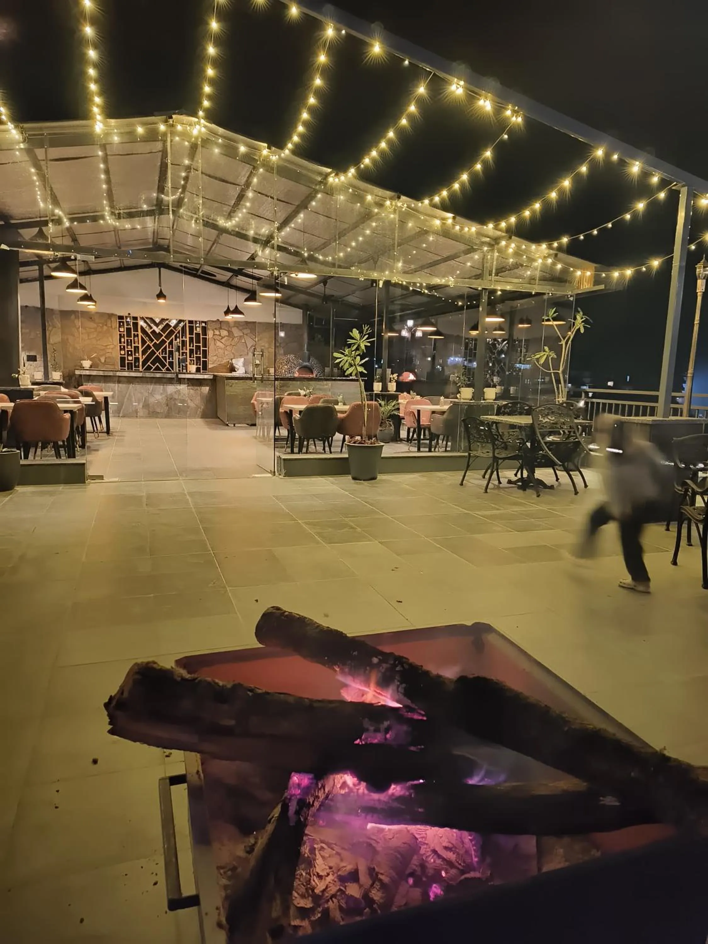 Restaurant/places to eat in Hotel Chail Residency