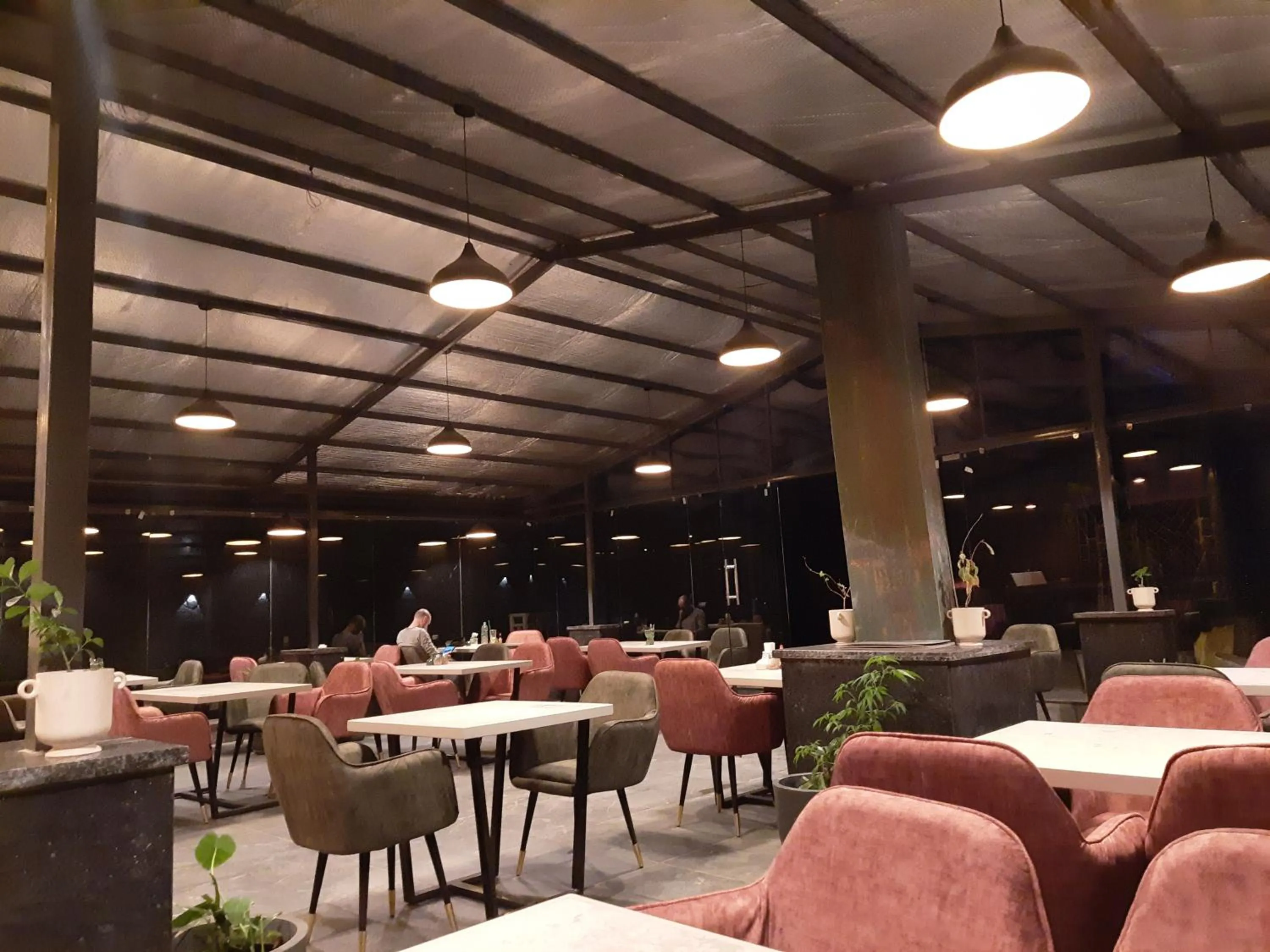 Restaurant/places to eat in Hotel Chail Residency
