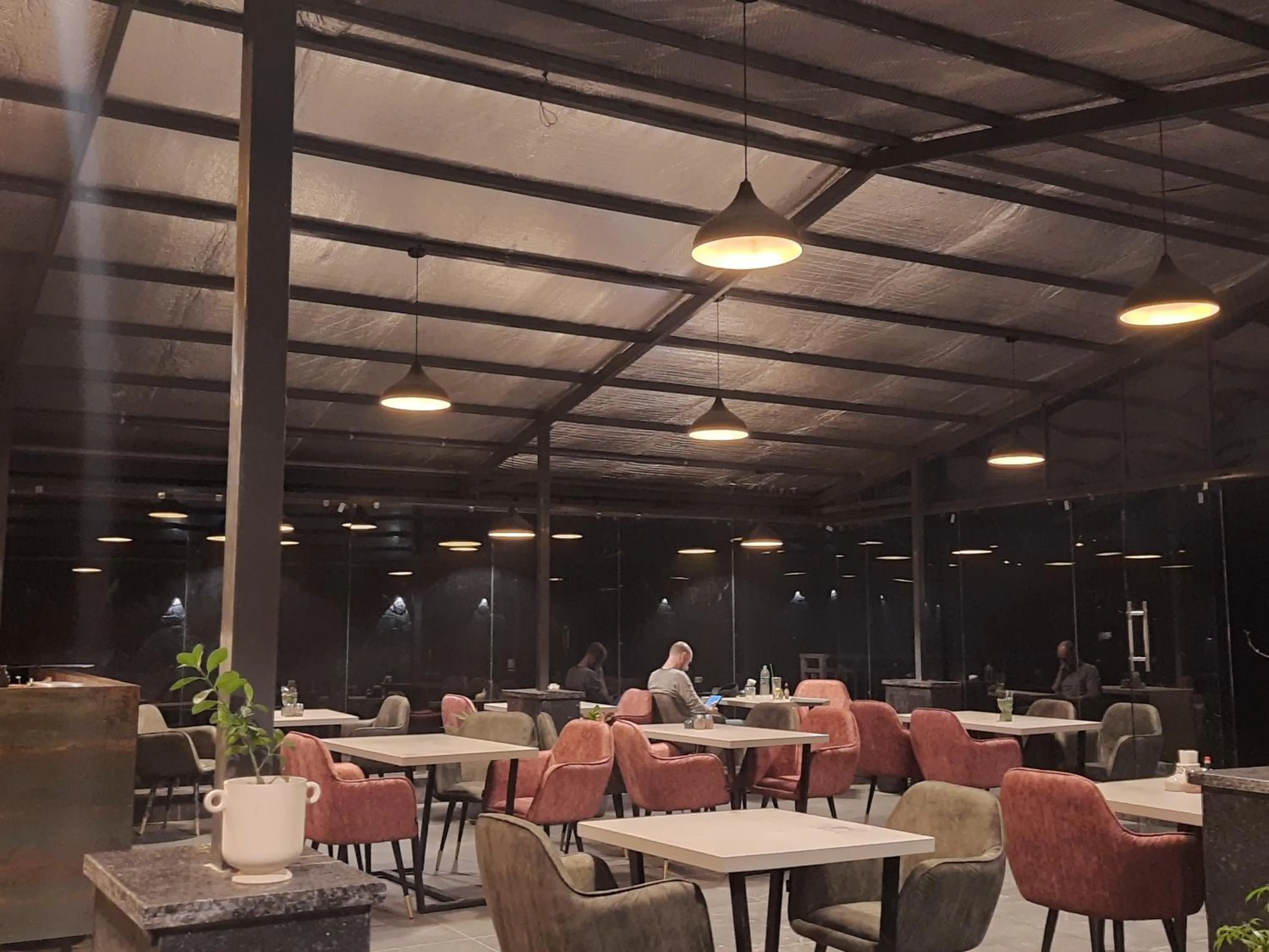 Restaurant/places to eat in Hotel Chail Residency