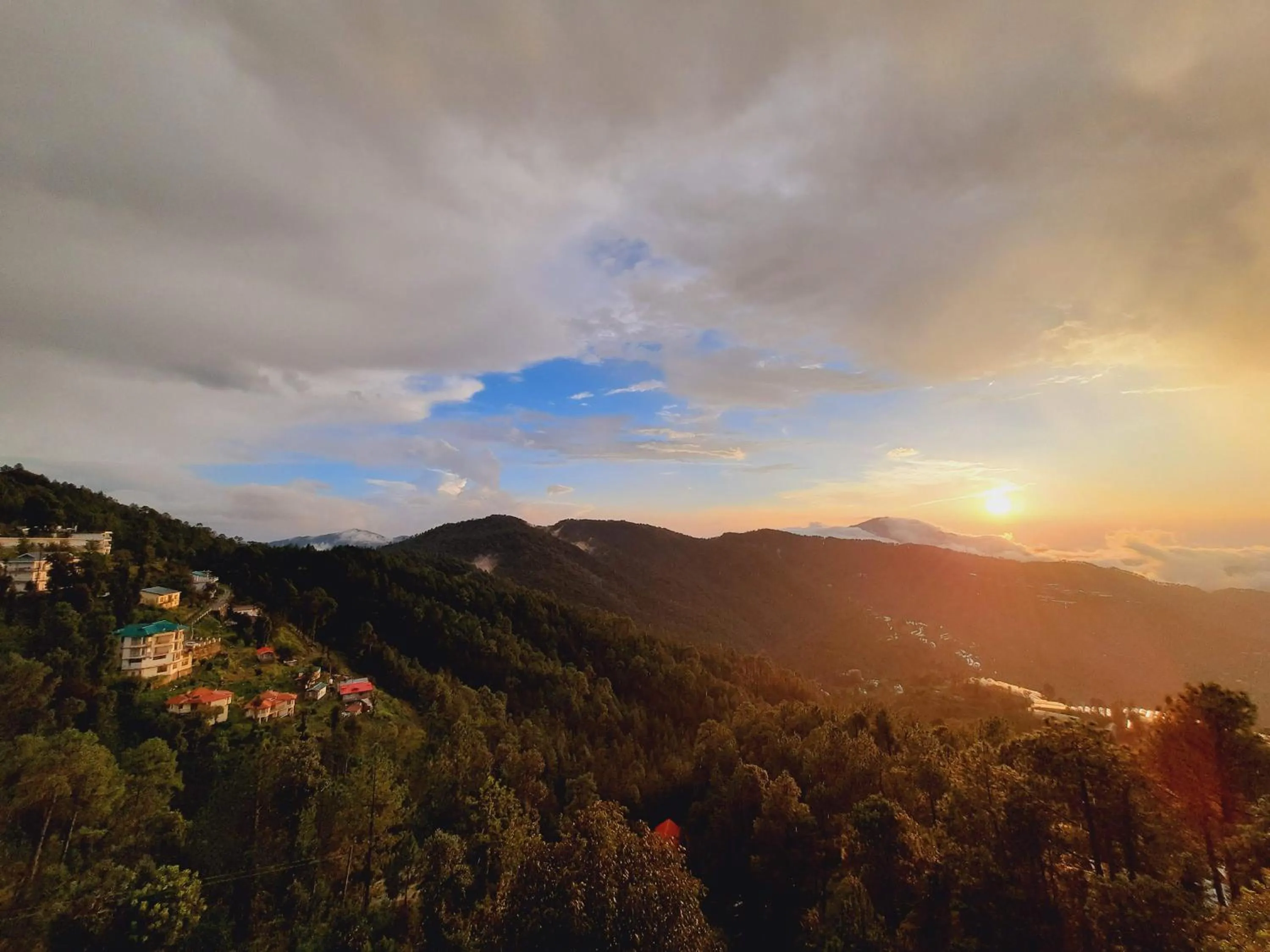 Day in Hotel Chail Residency