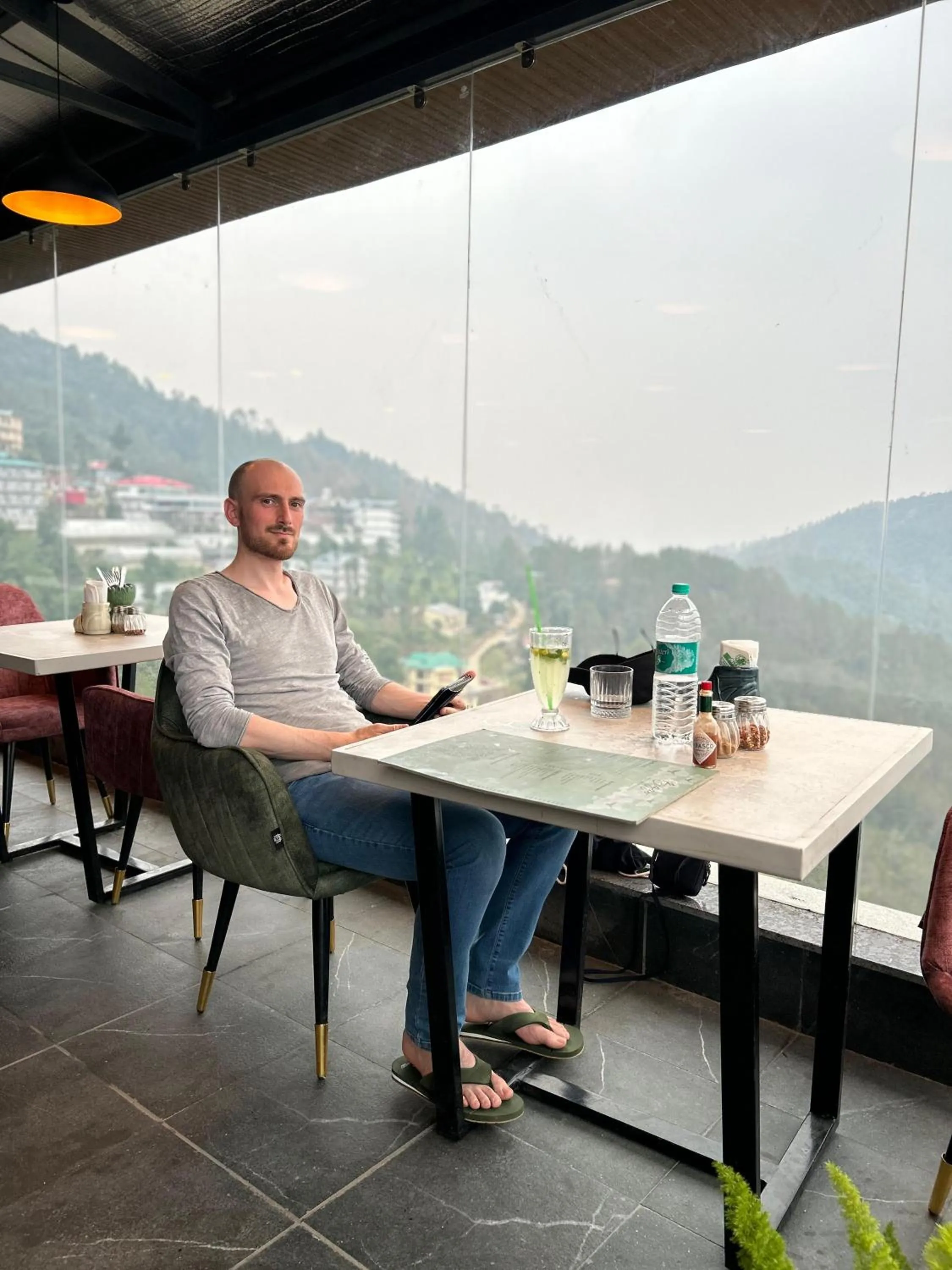 Restaurant/places to eat in Hotel Chail Residency