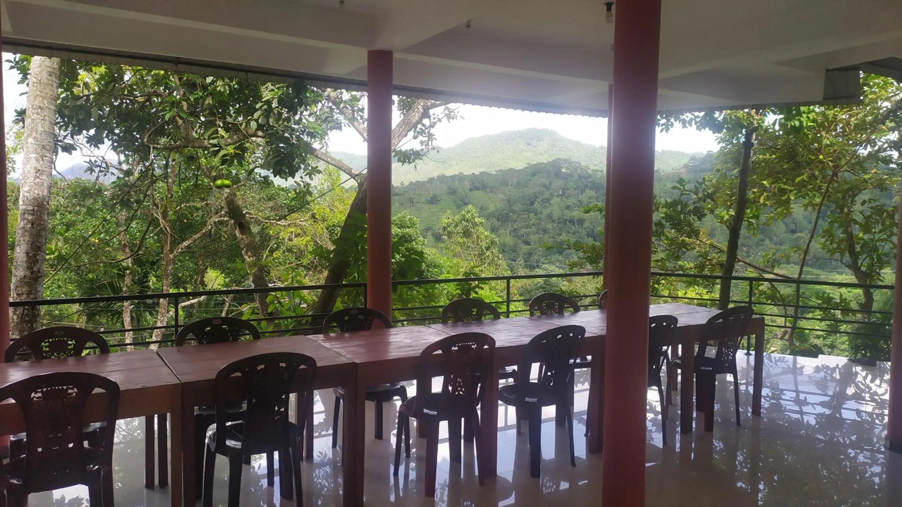 Restaurant/places to eat in Mount Crest Inn Deniyaya