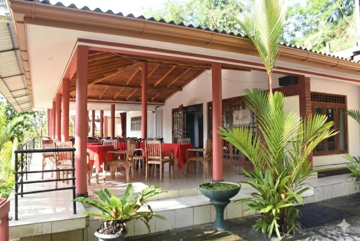 Property building in Mount Crest Inn Deniyaya
