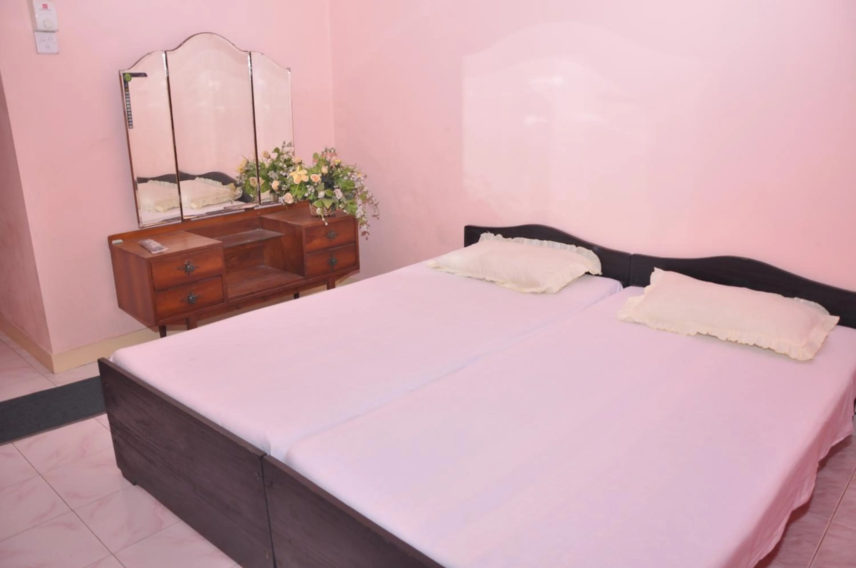 Photo of the whole room in Mount Crest Inn Deniyaya