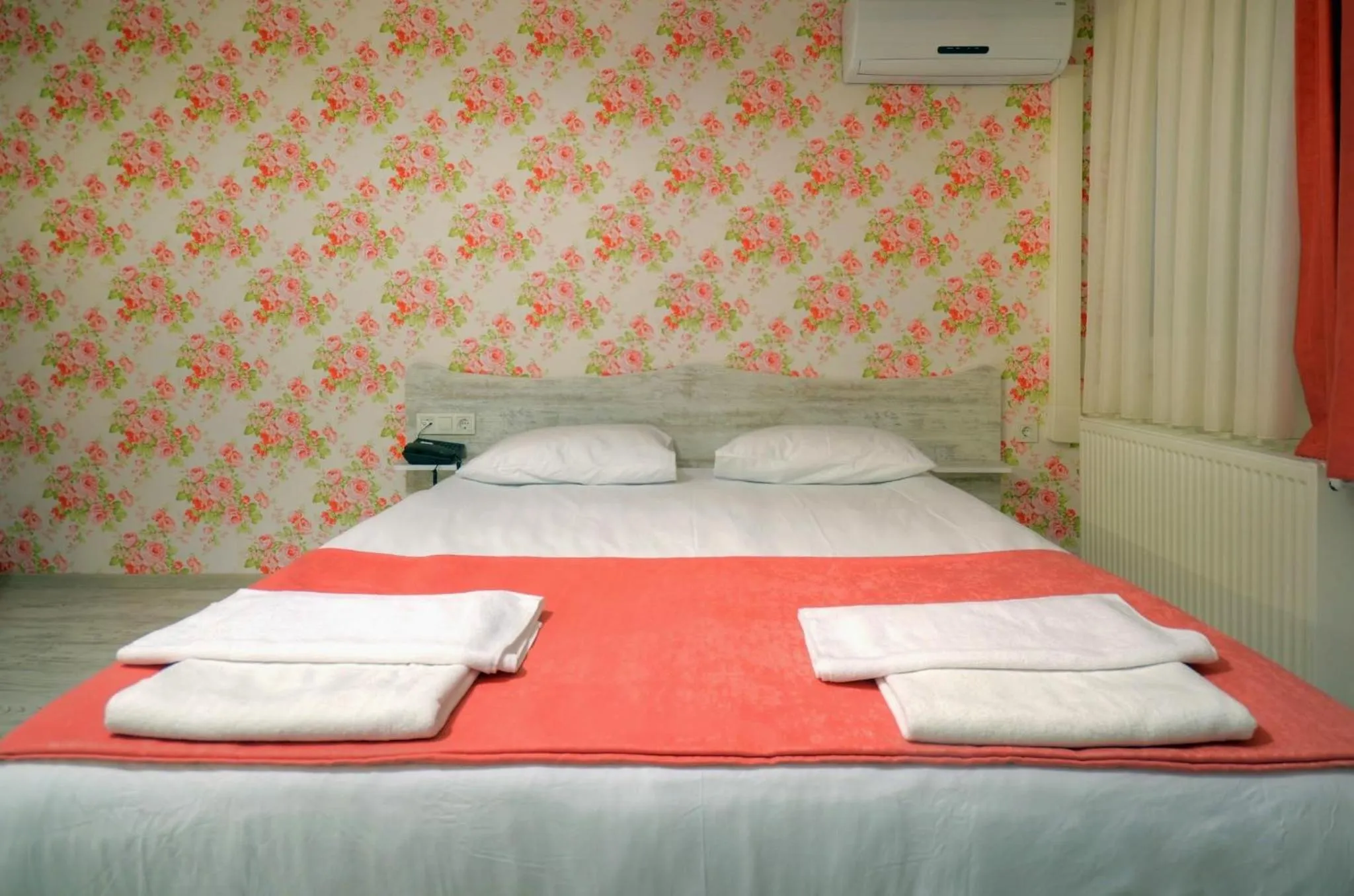 Shower, Bed in Hotel Abro Sezenler