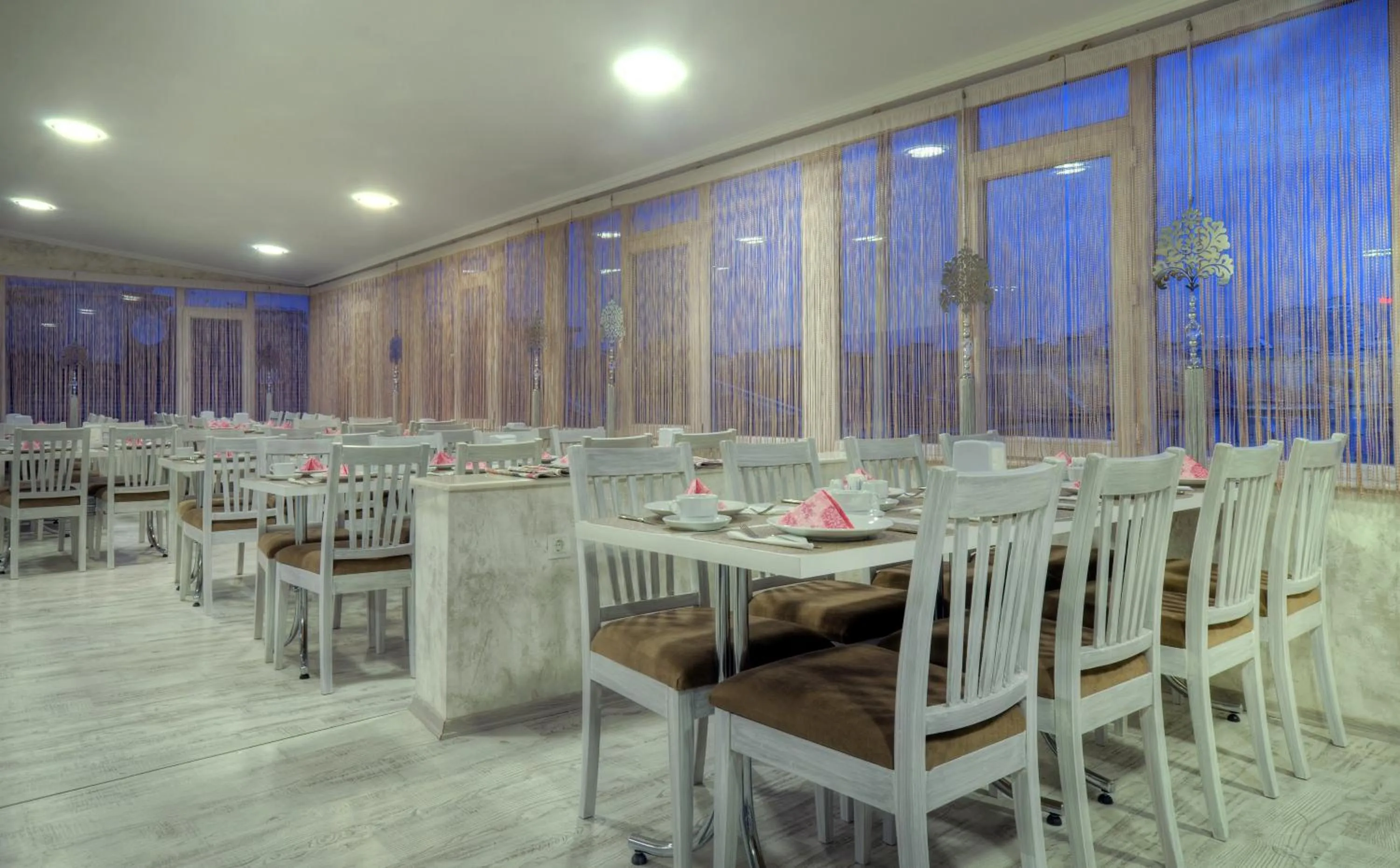Restaurant/places to eat in Hotel Abro Sezenler