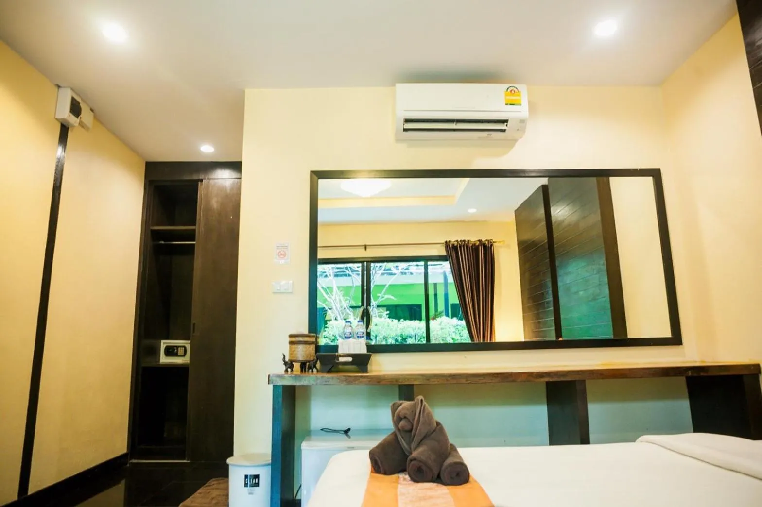Photo of the whole room, Bed in Leelawadee Lipe Resort