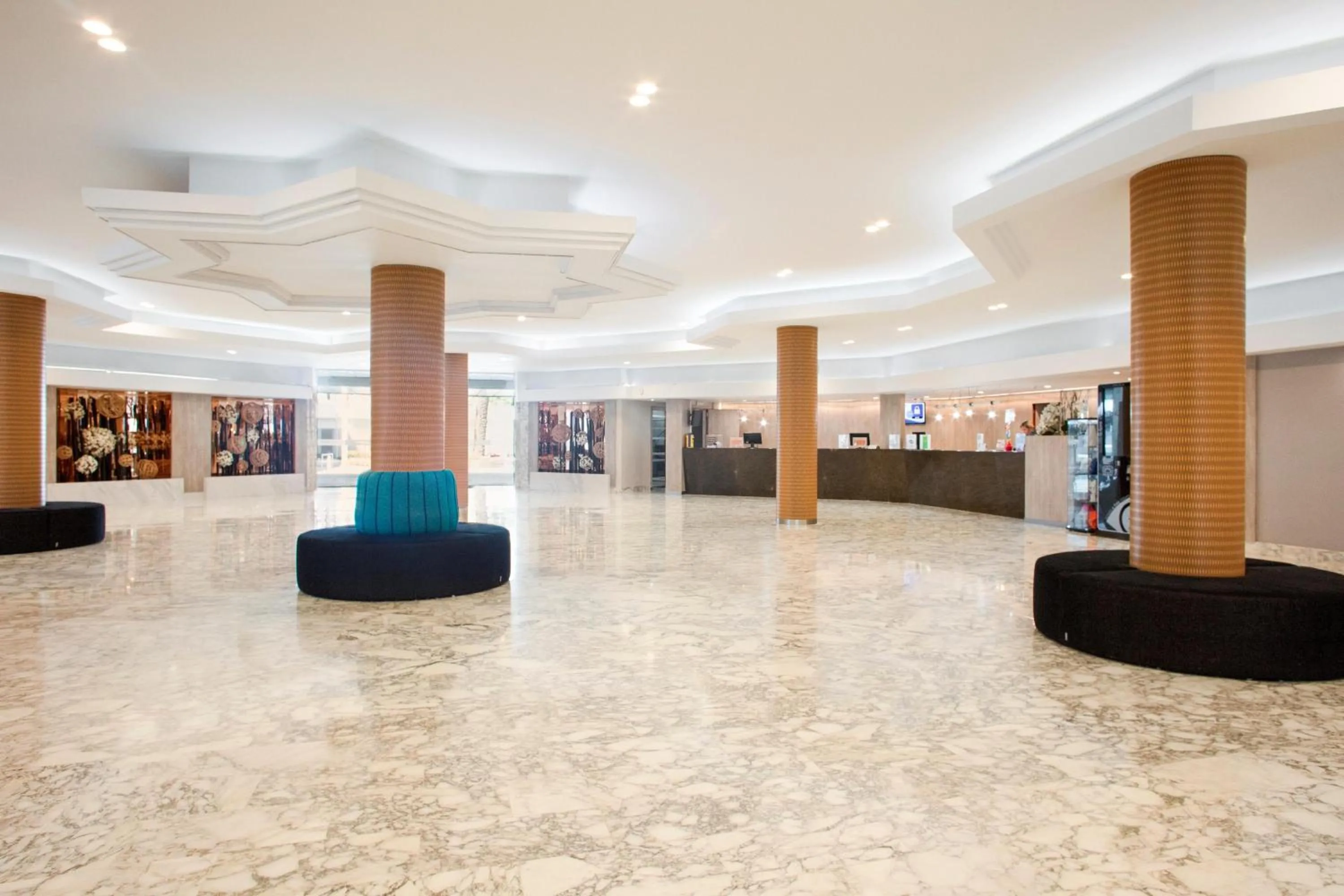Lobby or reception in Hotel Best Cambrils