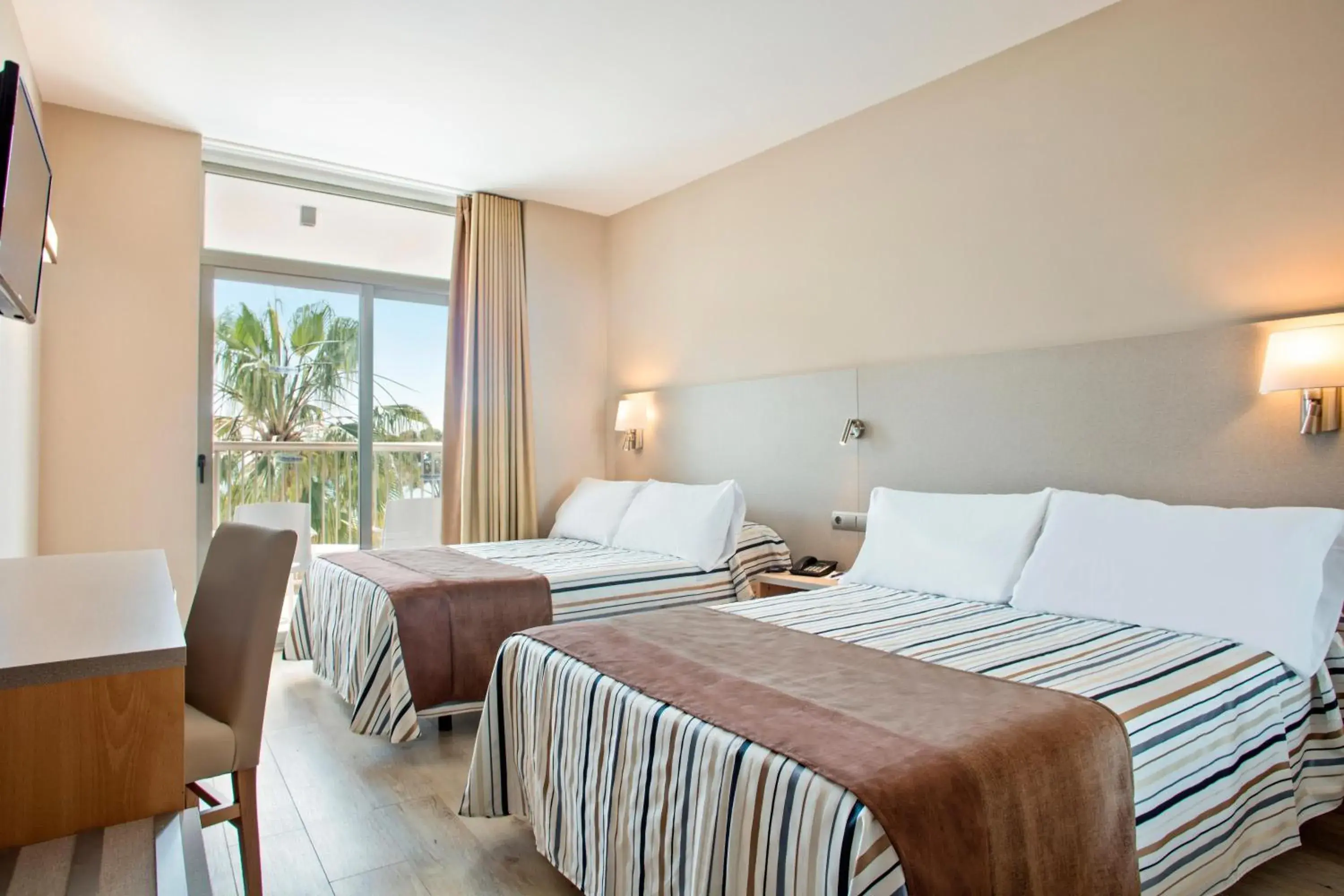 Double Room with Pool View (3 Adults) in Hotel Best Cambrils Double Room with Pool View (3 Adults) in Hotel Best Cambrils