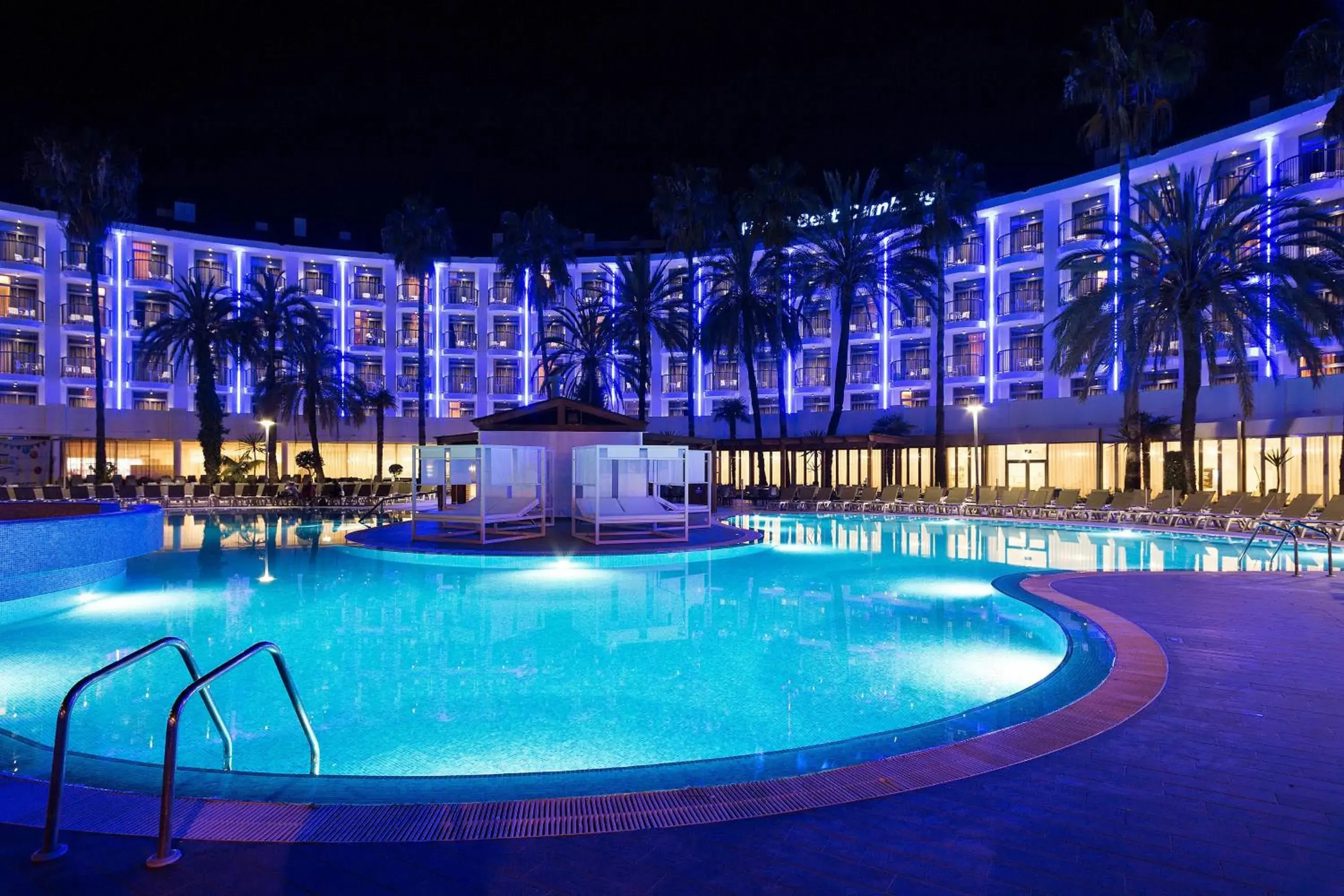 Swimming pool in Hotel Best Cambrils Swimming pool in Hotel Best Cambrils