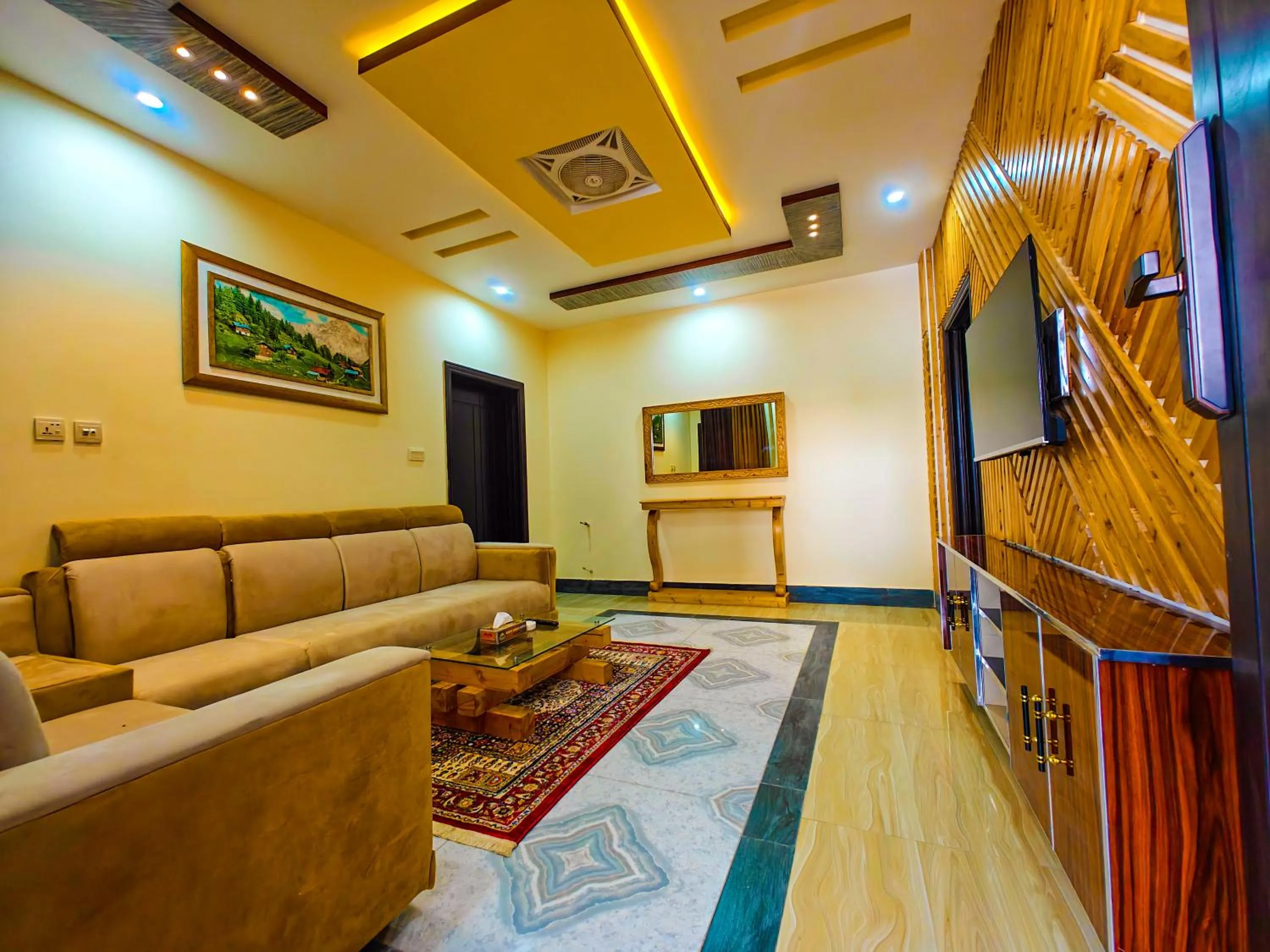 Communal lounge/ TV room in Kabirs Hotel Kalam