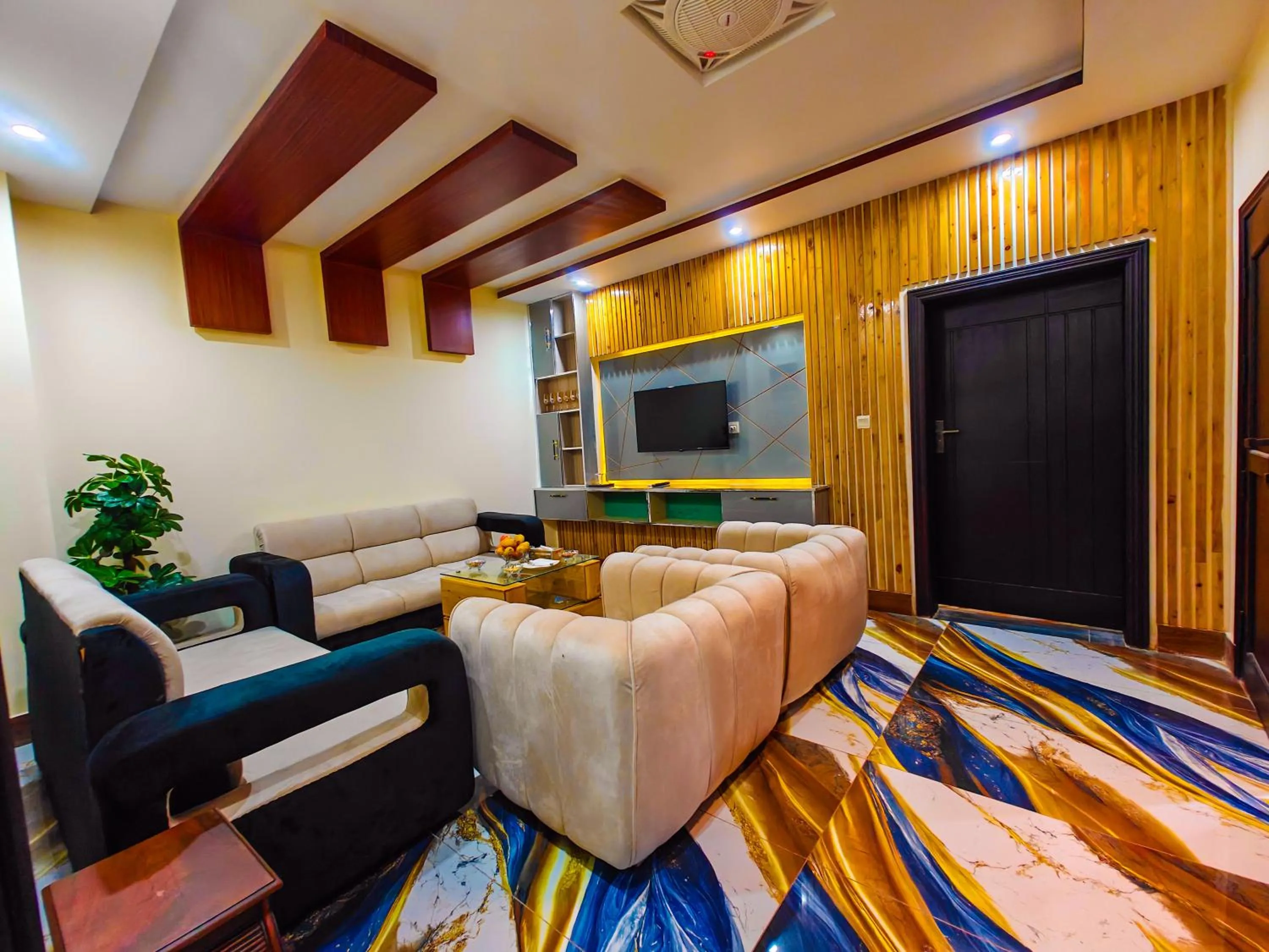 Communal lounge/ TV room in Kabirs Hotel Kalam