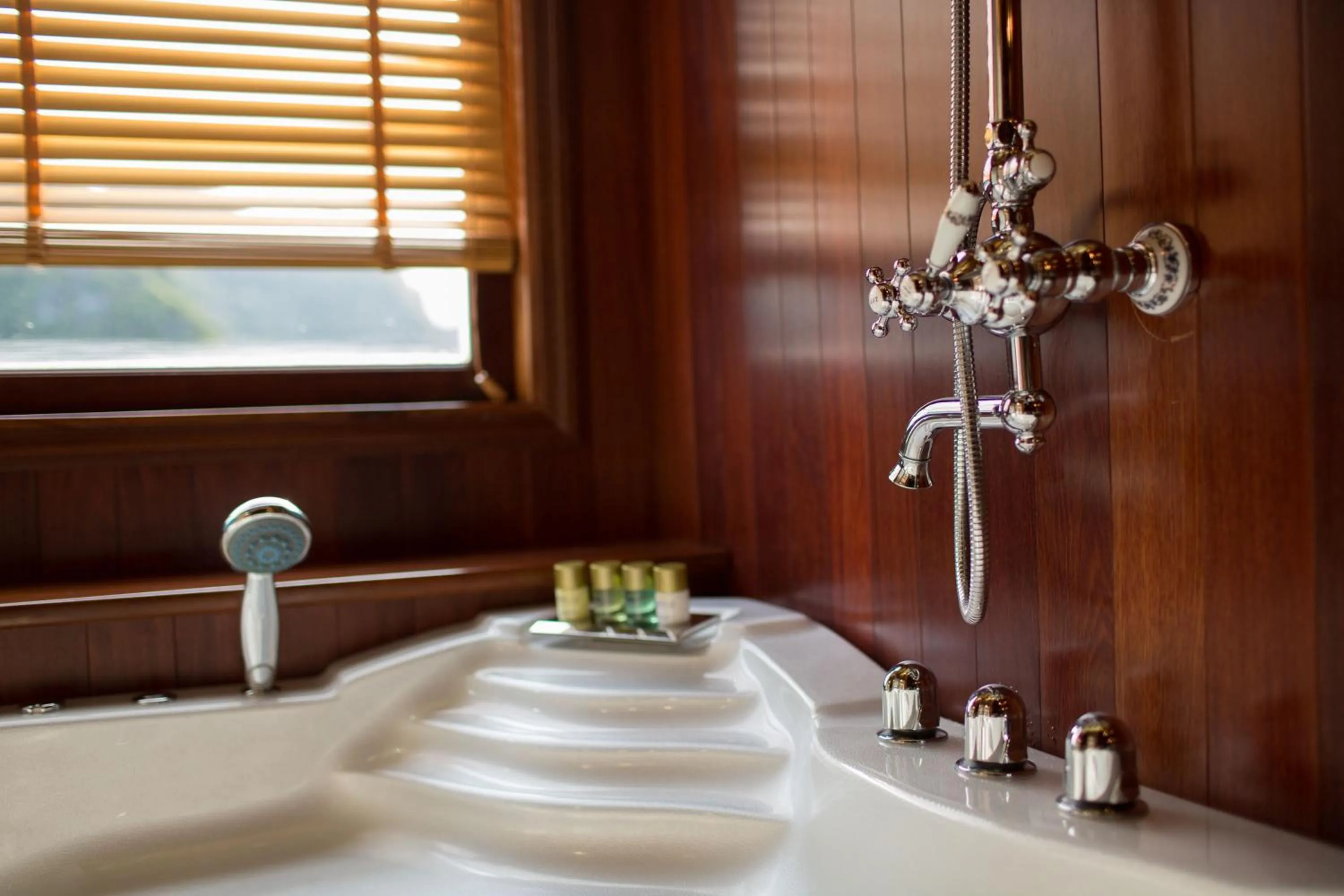 Bathroom in La Regina Royal Cruise