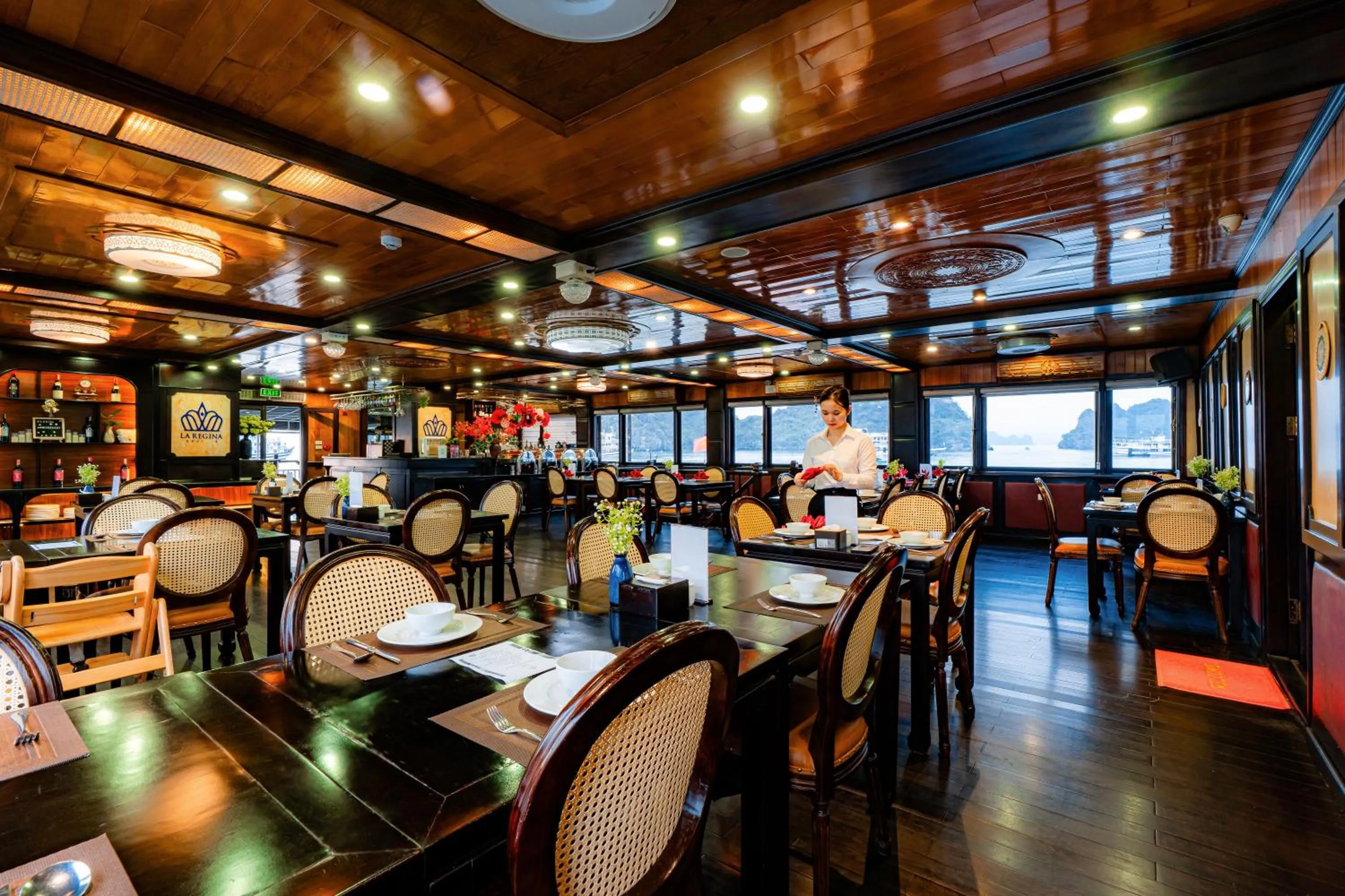 Restaurant/places to eat in La Regina Royal Cruise