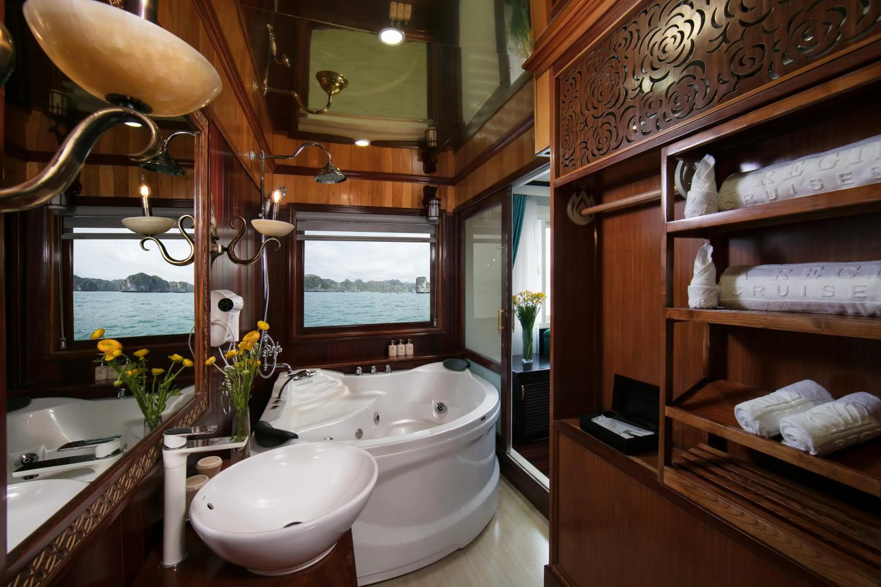 Bathroom in La Regina Royal Cruise