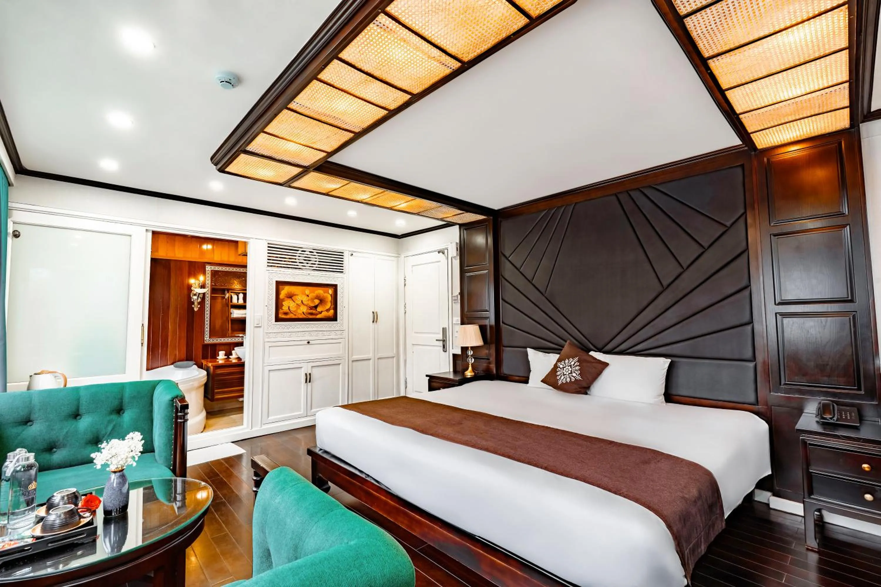 Bedroom, Bed in La Regina Royal Cruise