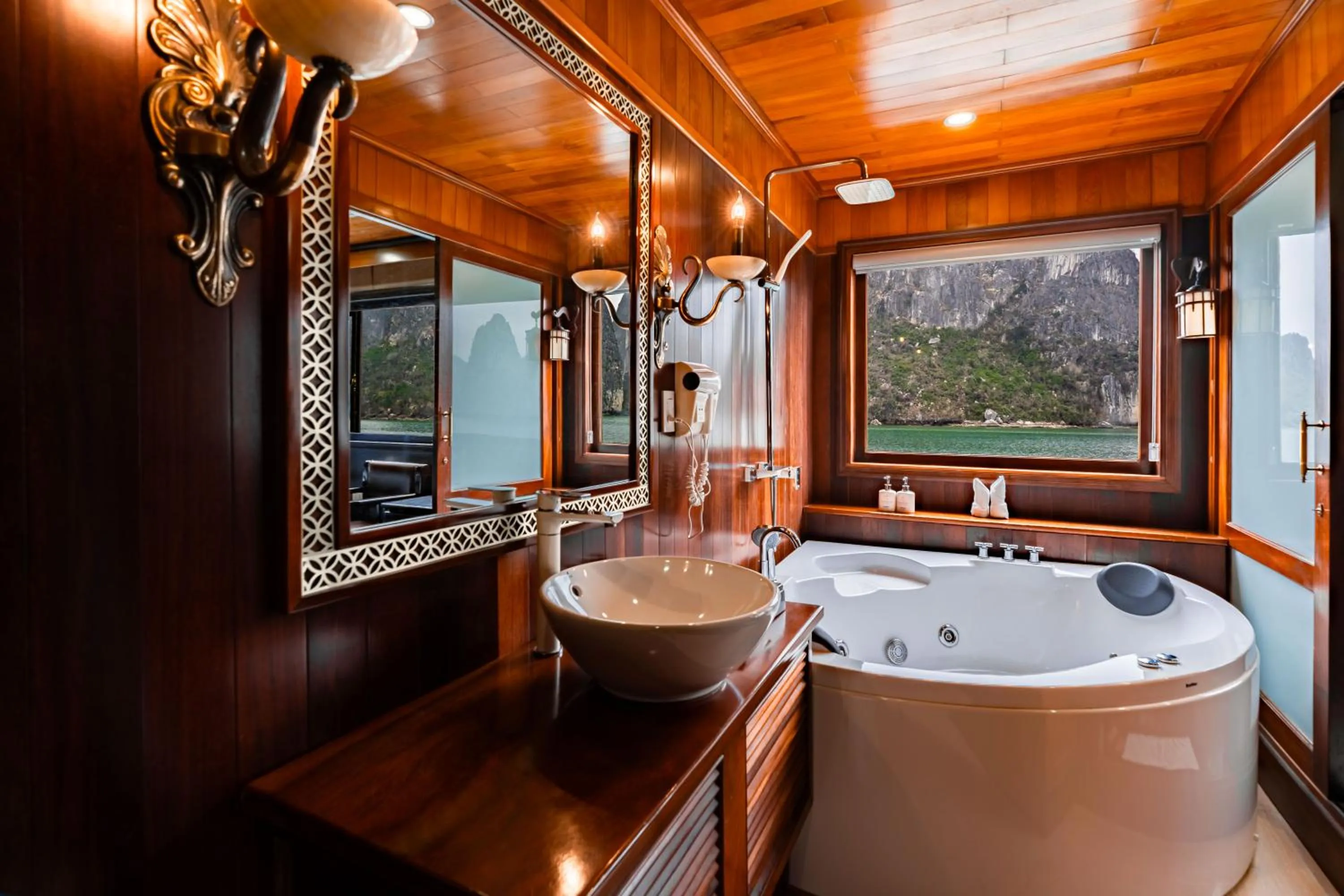 Shower in La Regina Royal Cruise