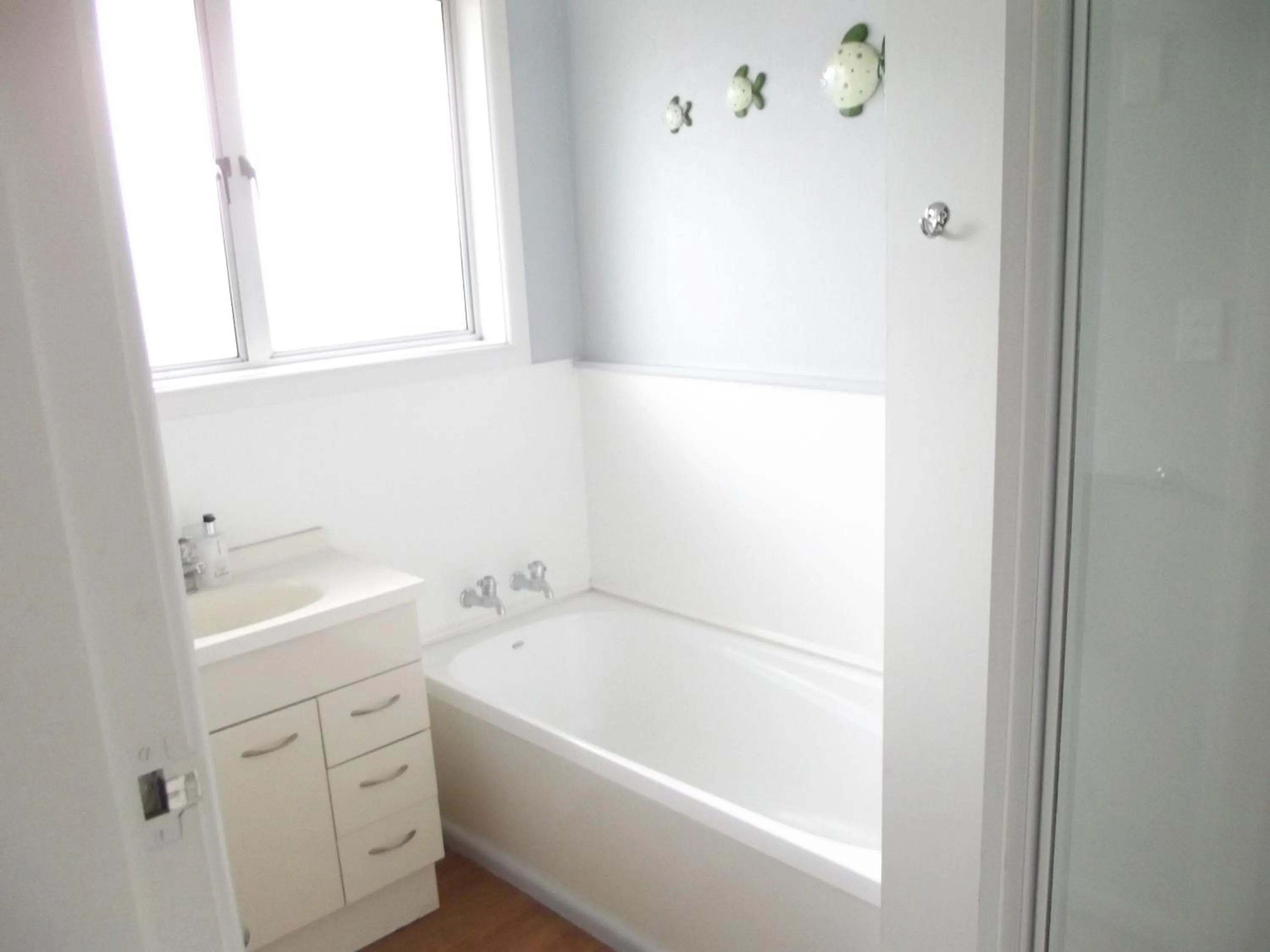 Bathroom in Admiral Motel