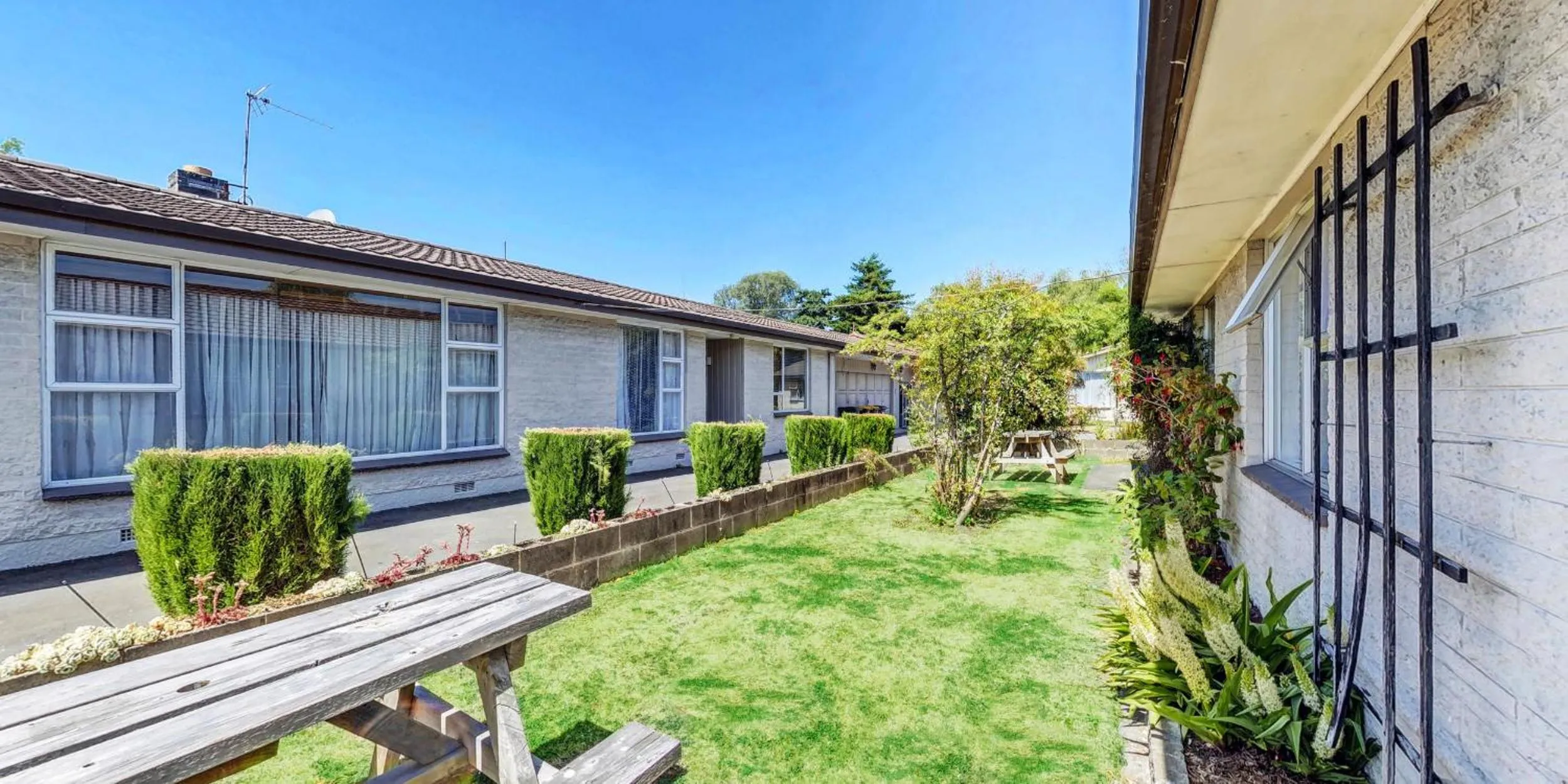 Property building in Admiral Motel