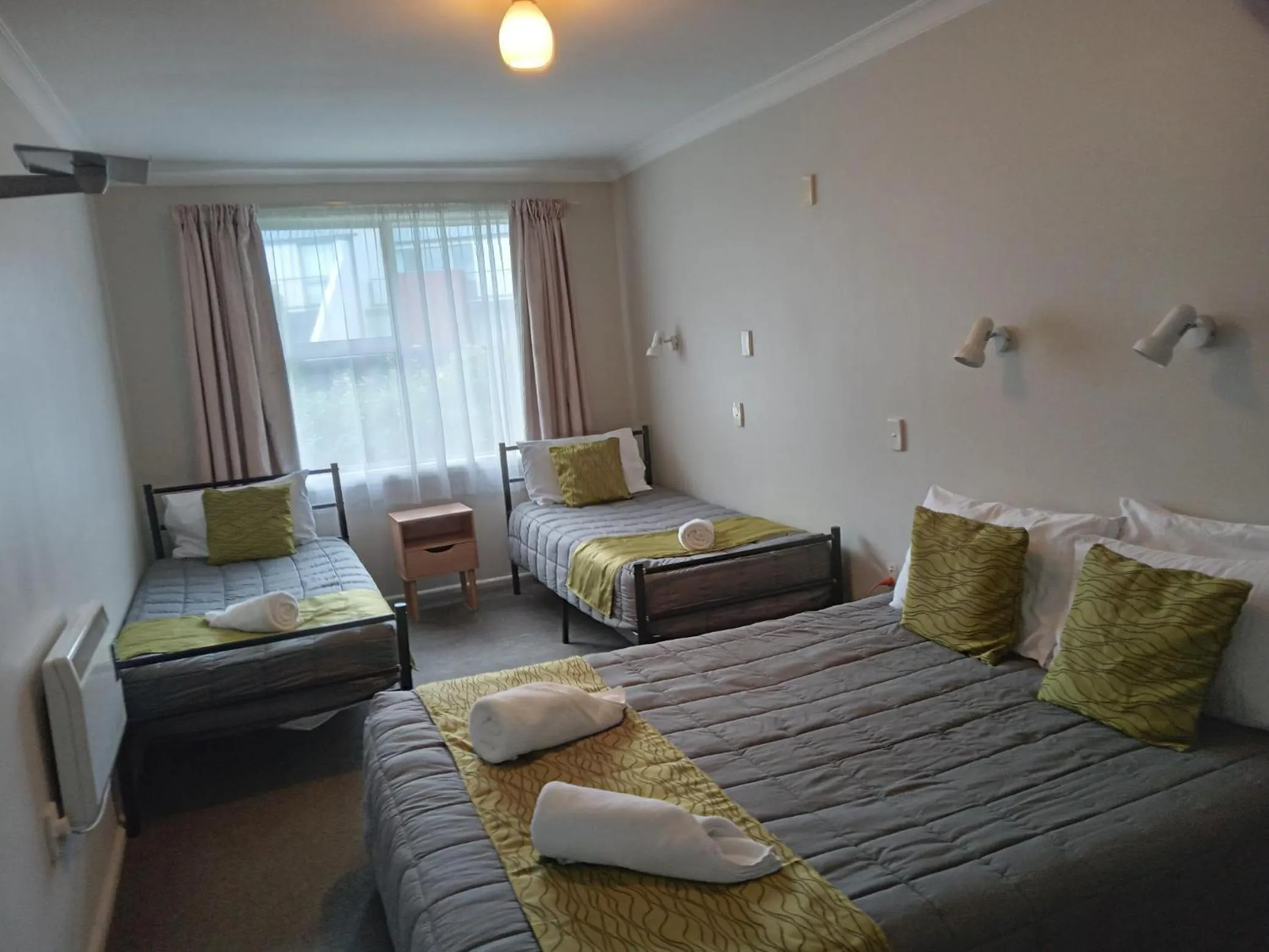 Bed in Admiral Motel