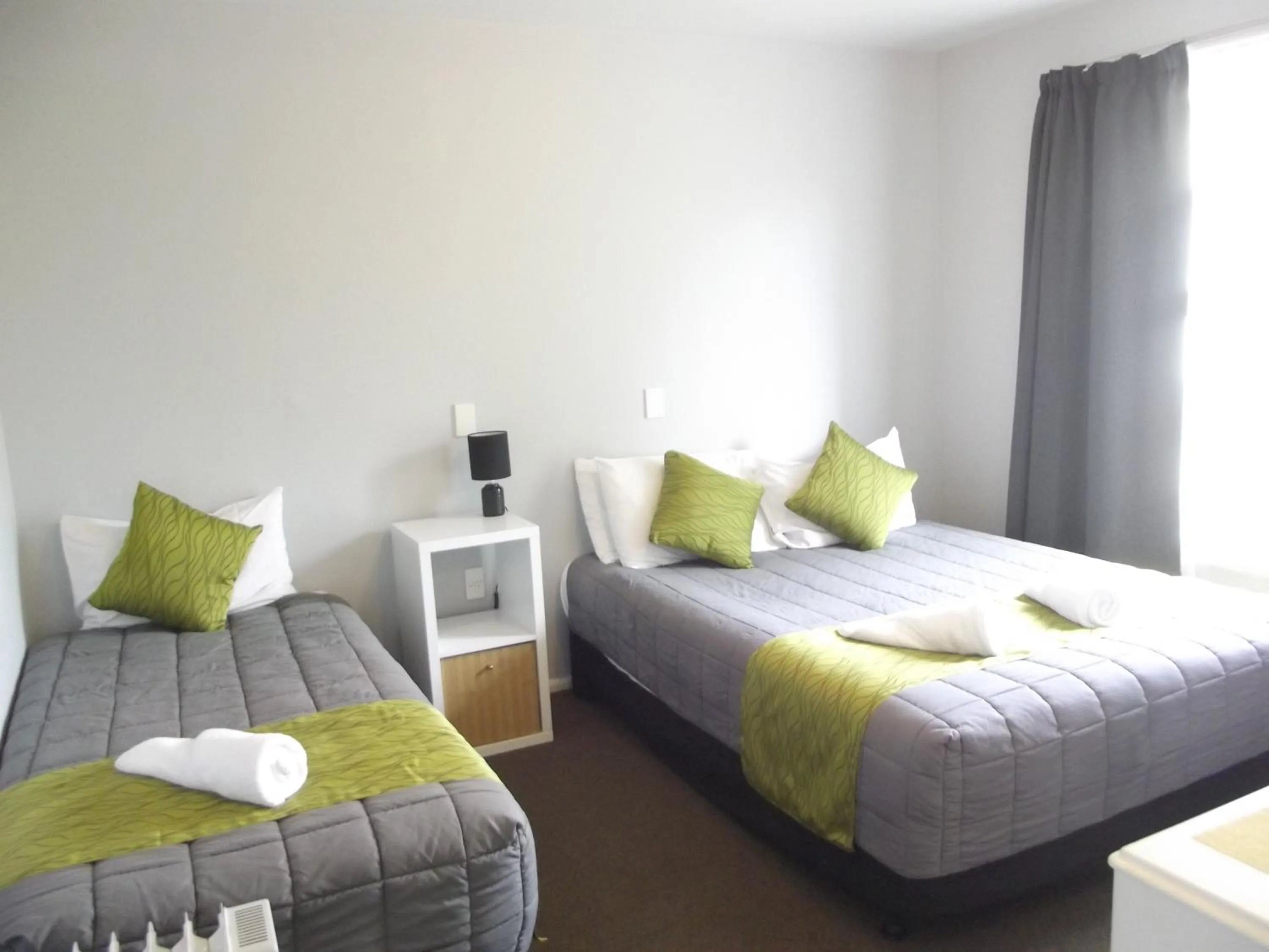 Bedroom, Bed in Admiral Motel