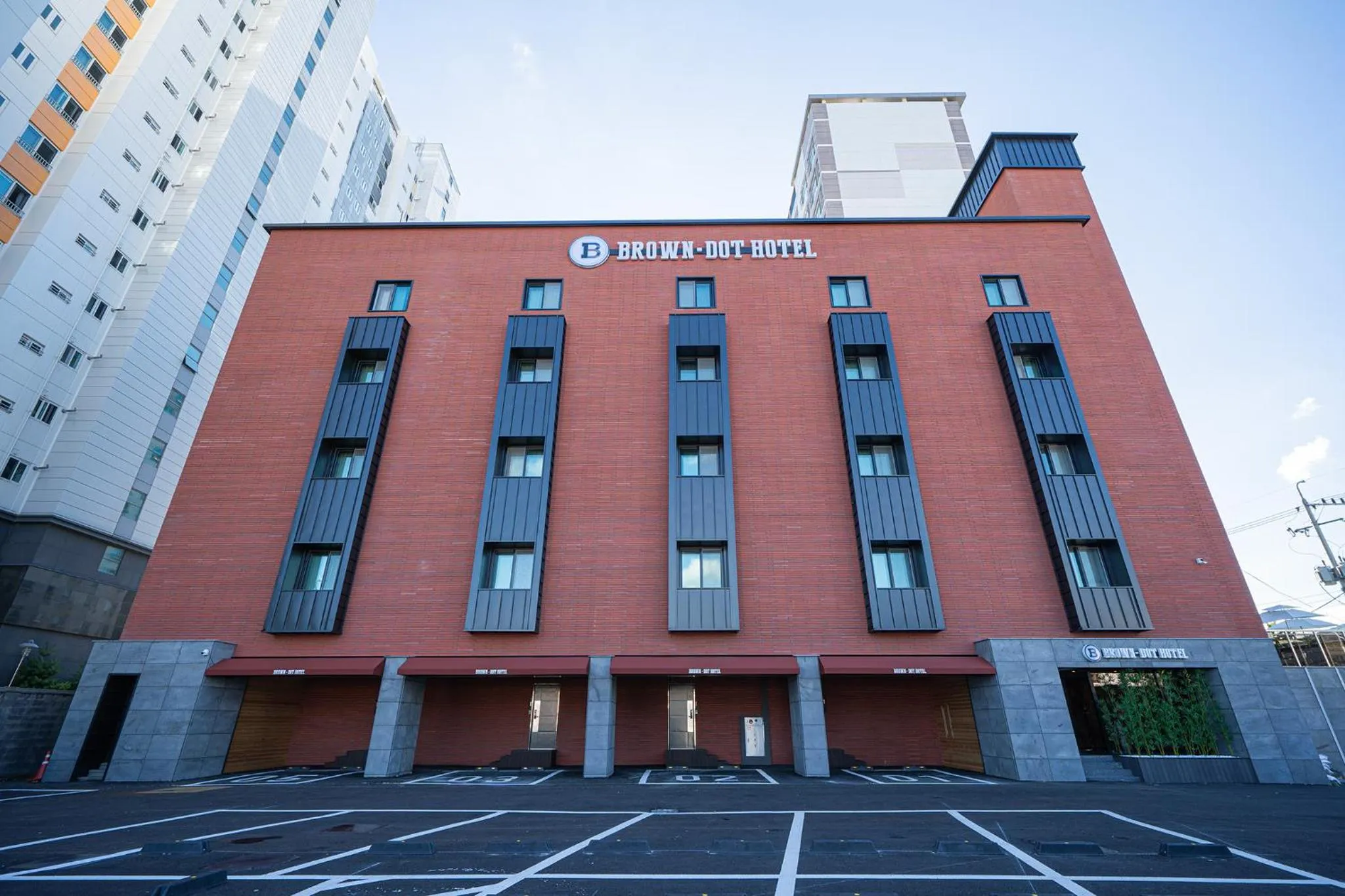 Property building in Brown Dot Hotel Sangju