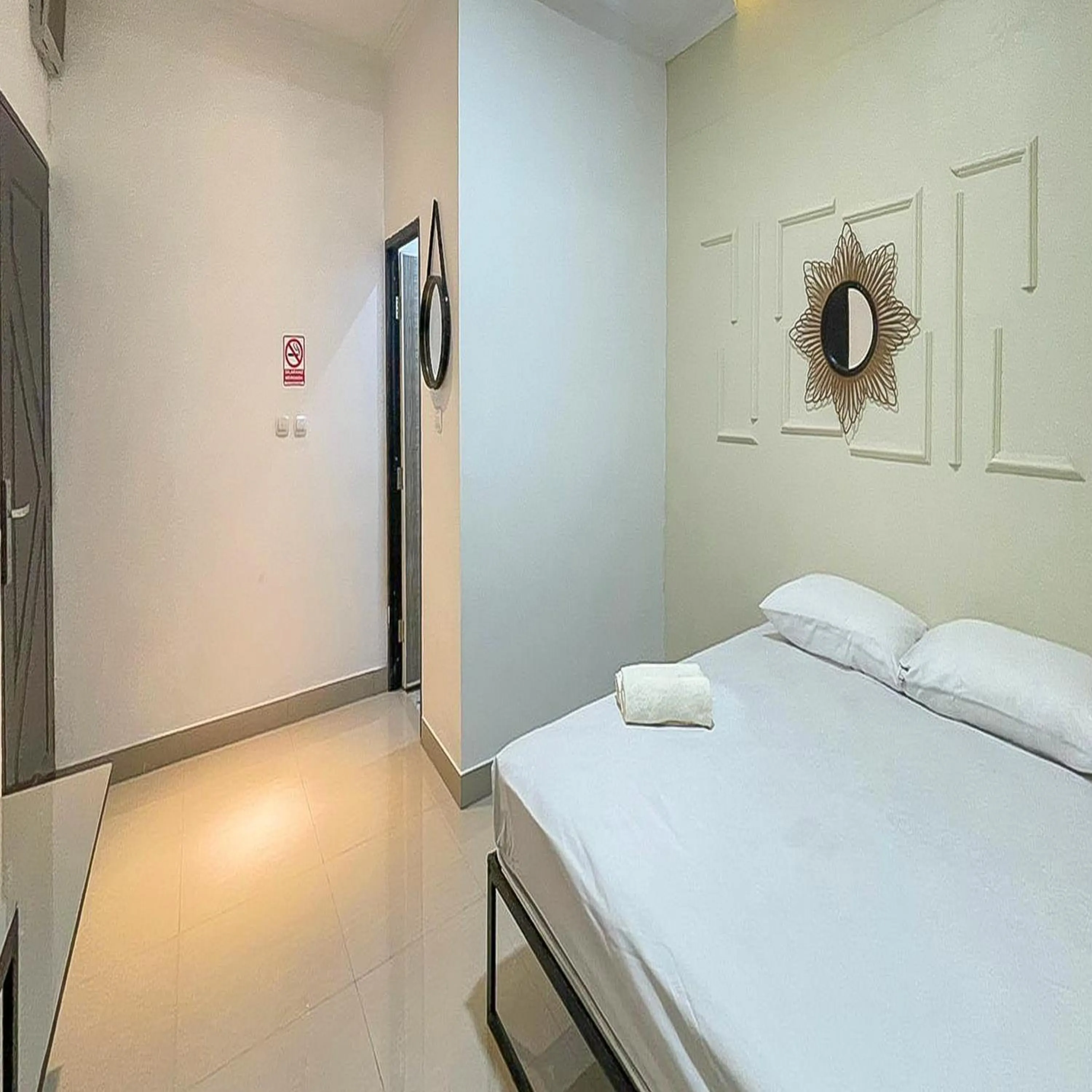 Bedroom, Bed in JM Tuparev Mitra RedDoorz