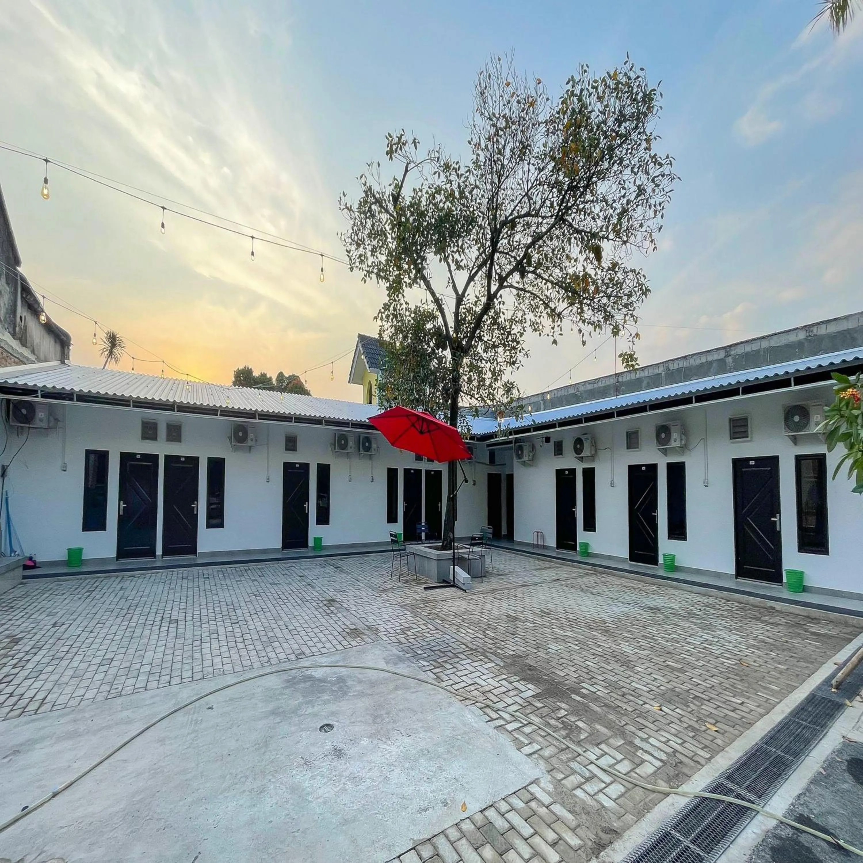 Facade/entrance in JM Tuparev Mitra RedDoorz