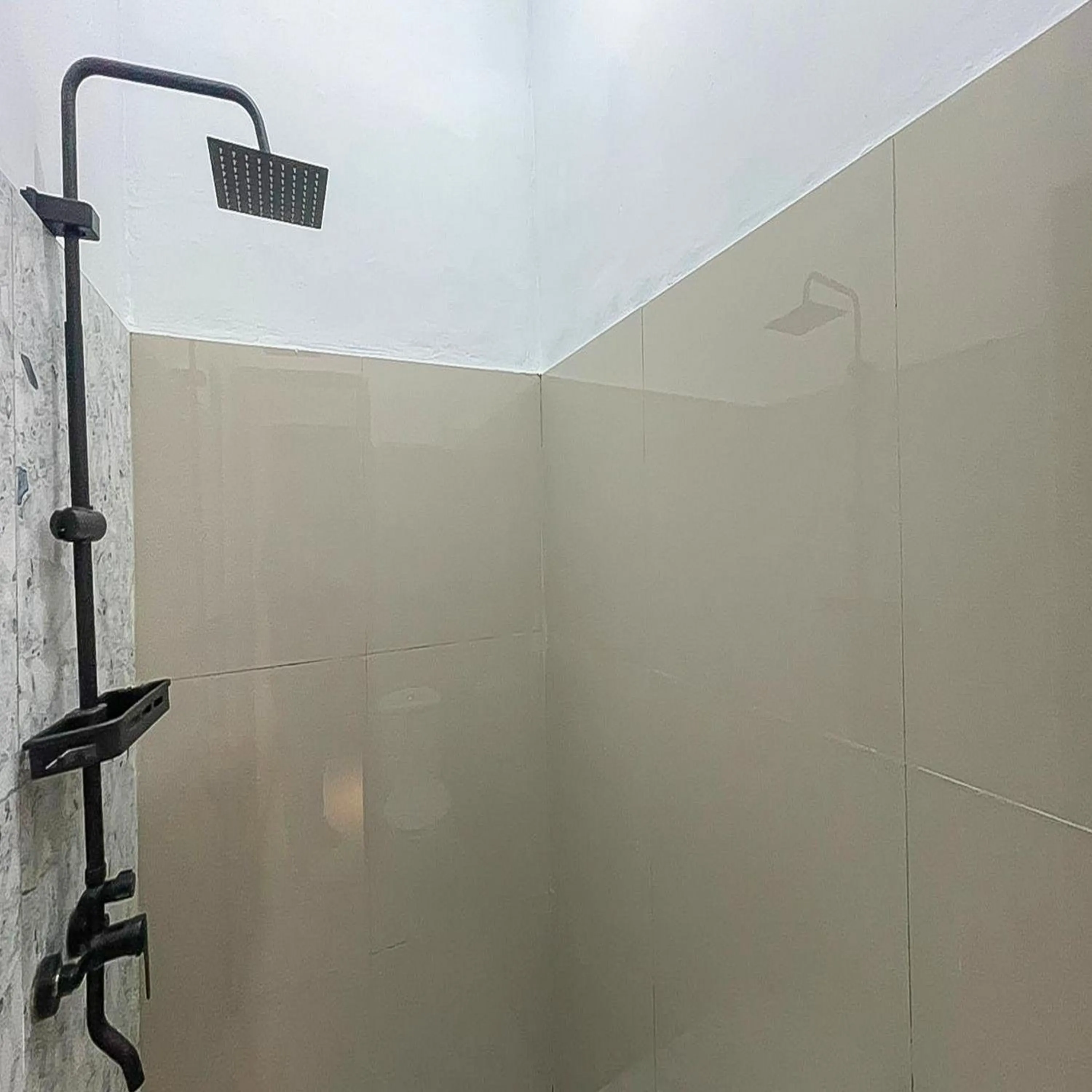 Bathroom in JM Tuparev Mitra RedDoorz