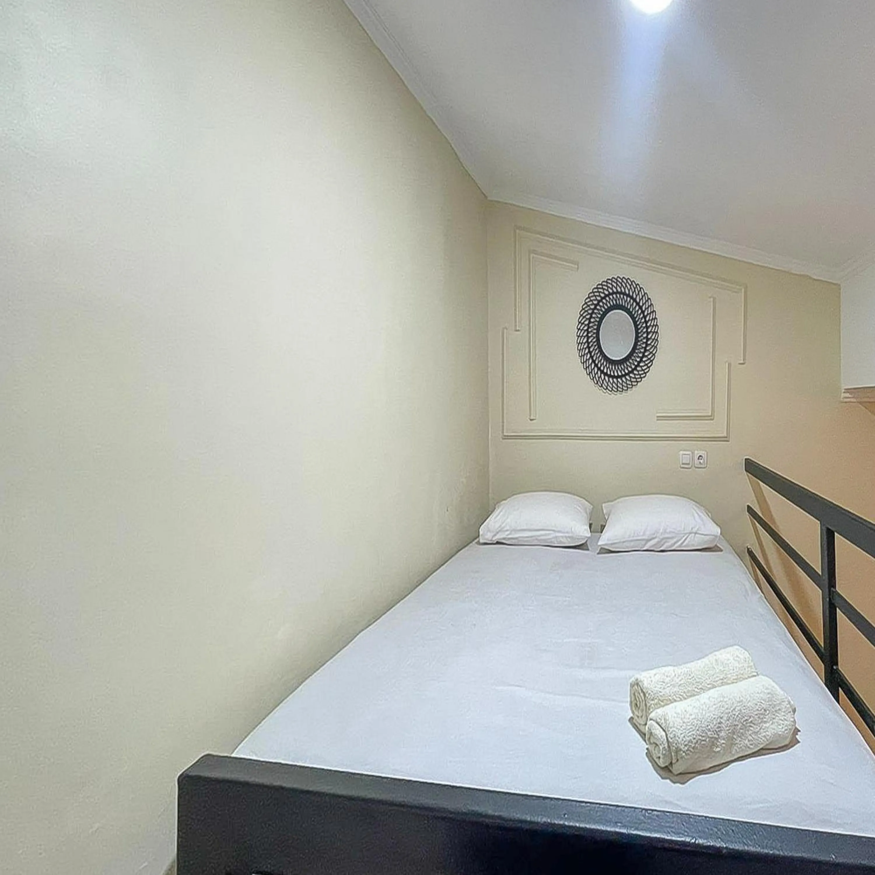 Bedroom, Bed in JM Tuparev Mitra RedDoorz