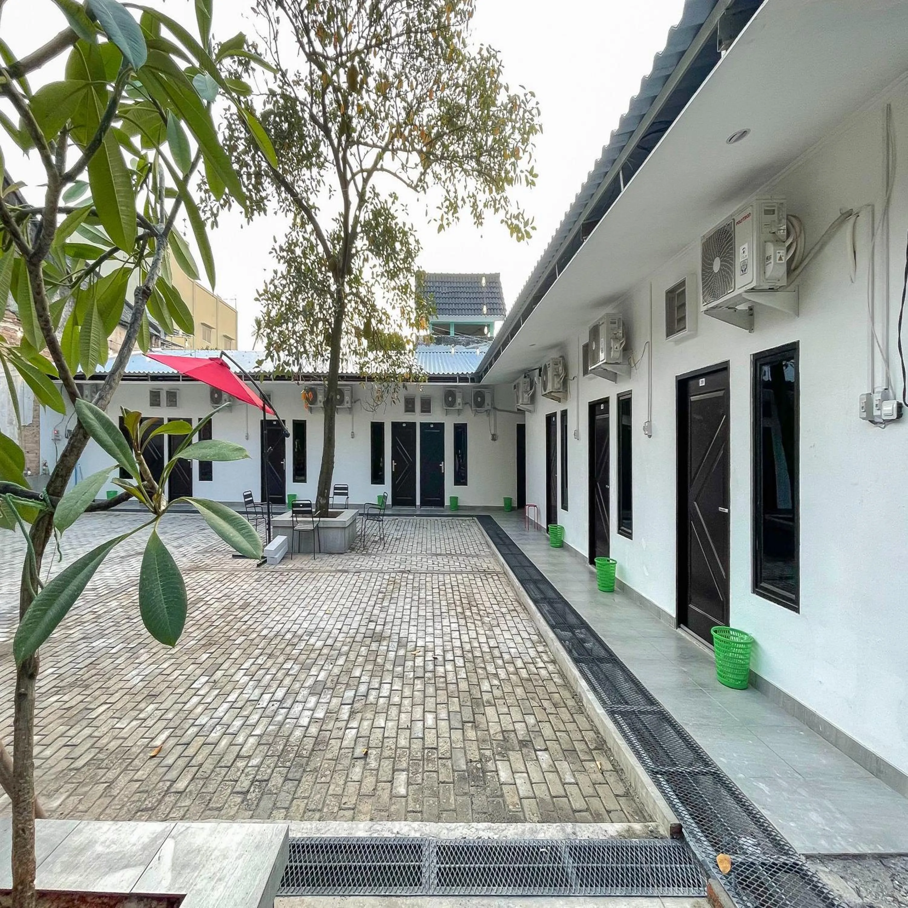 Facade/entrance in JM Tuparev Mitra RedDoorz