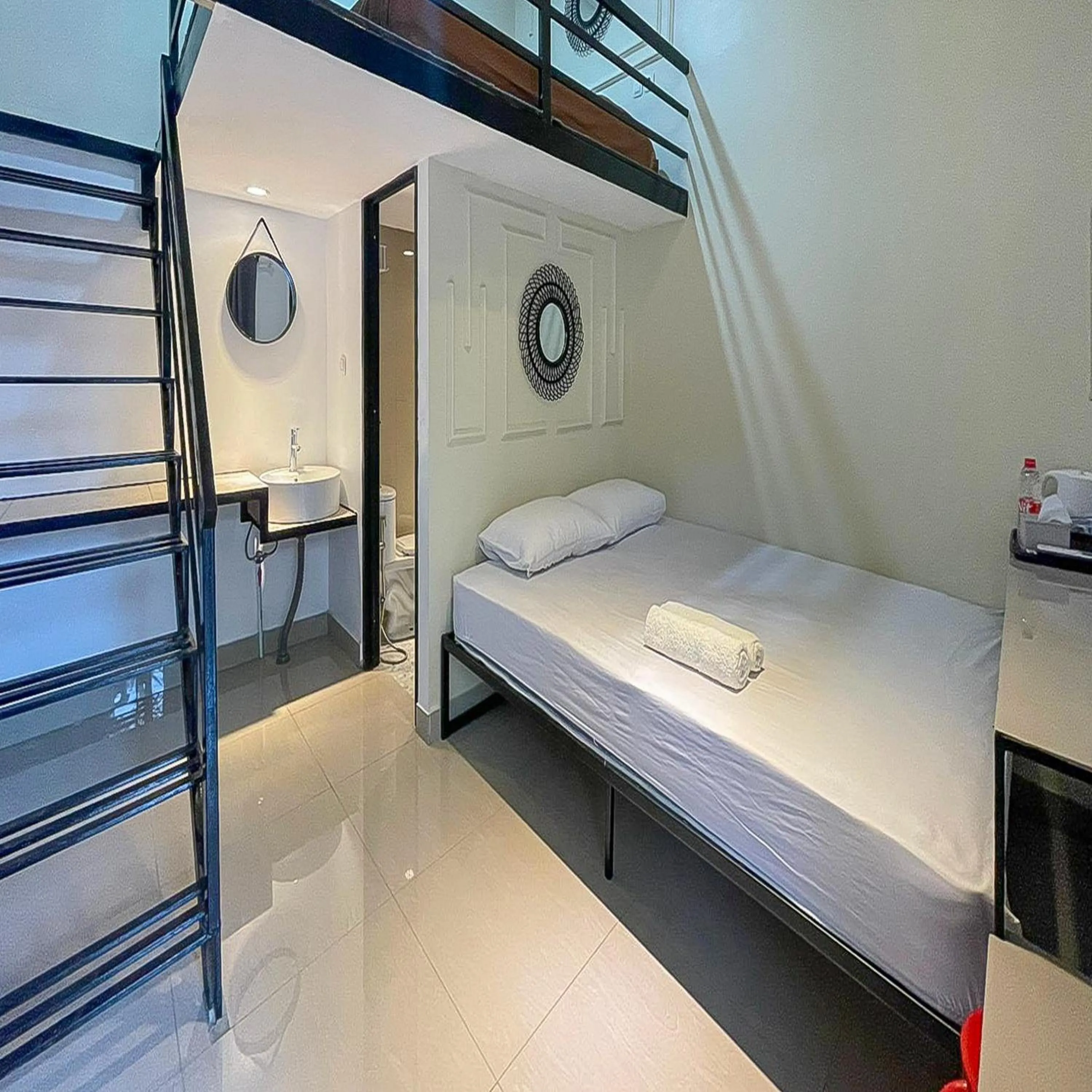 Bedroom, Bed in JM Tuparev Mitra RedDoorz