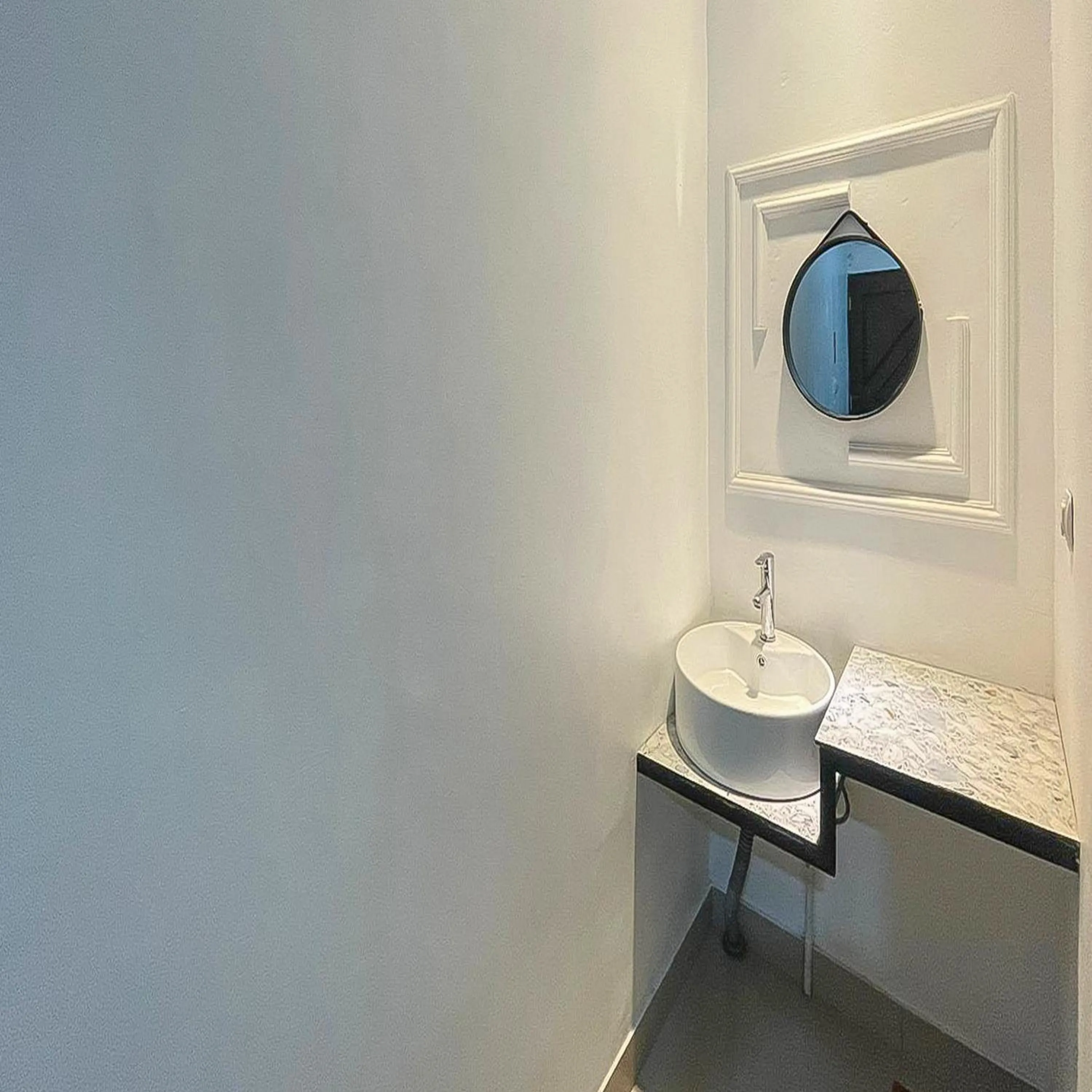 Bathroom in JM Tuparev Mitra RedDoorz