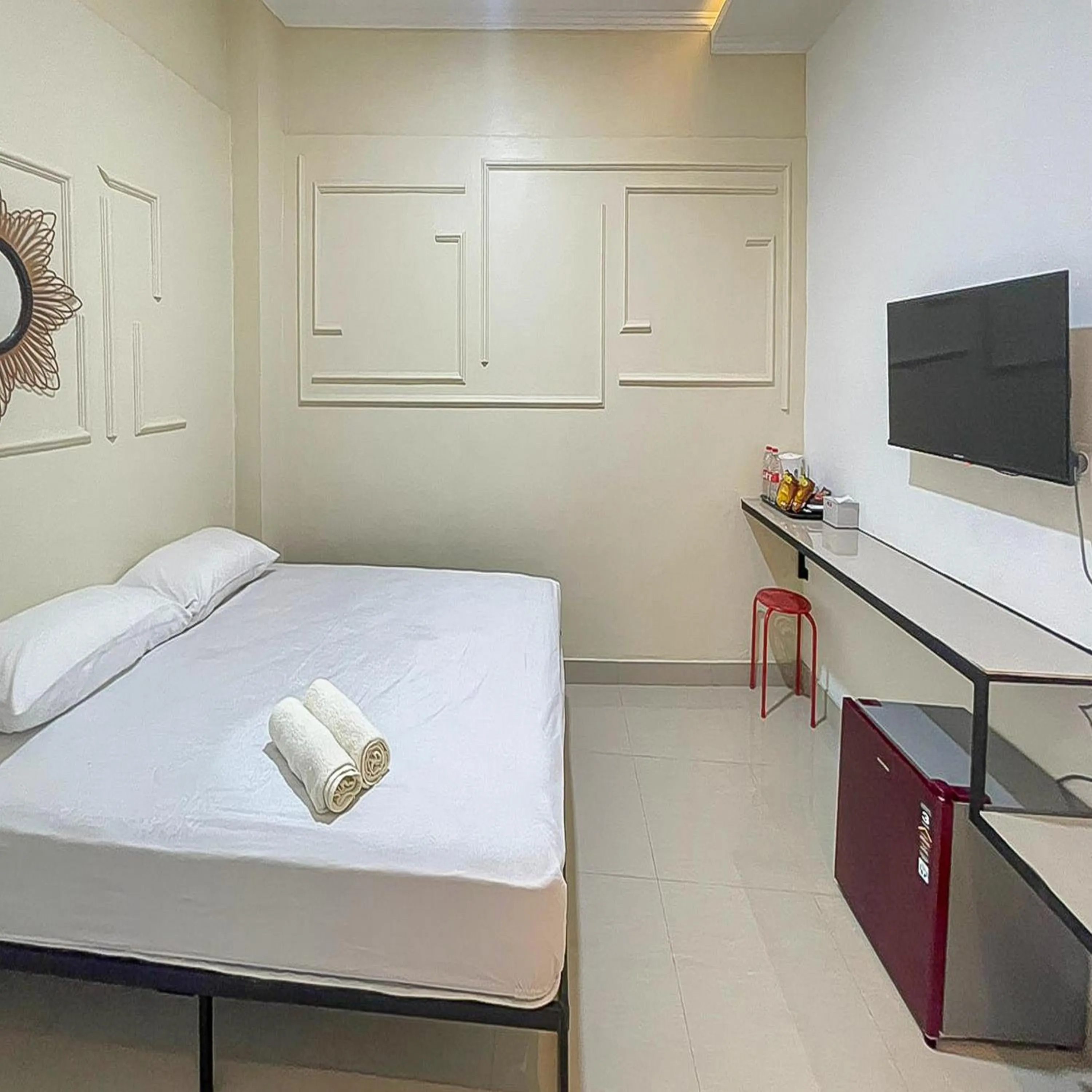 Bedroom, Bed in JM Tuparev Mitra RedDoorz