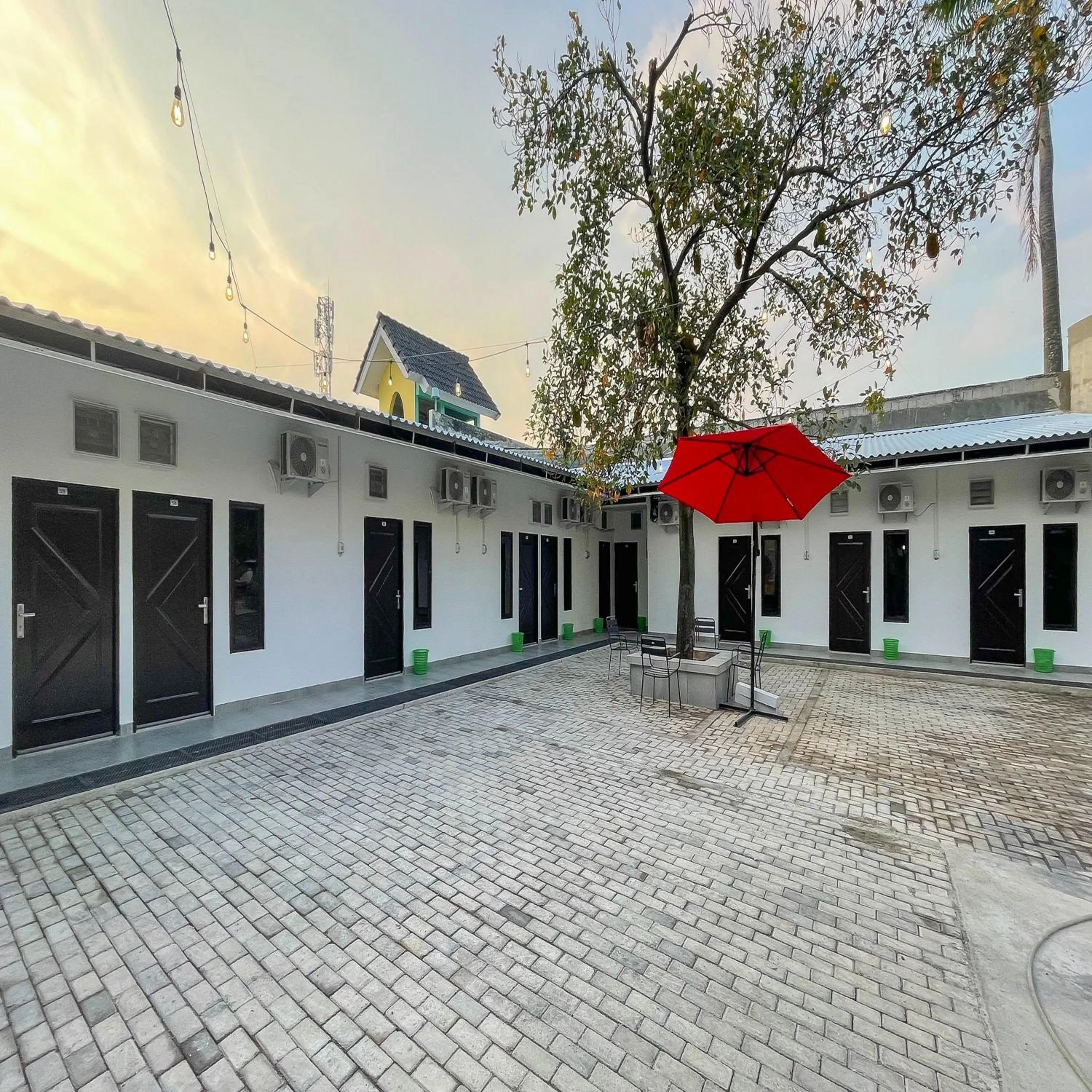 Facade/entrance in JM Tuparev Mitra RedDoorz