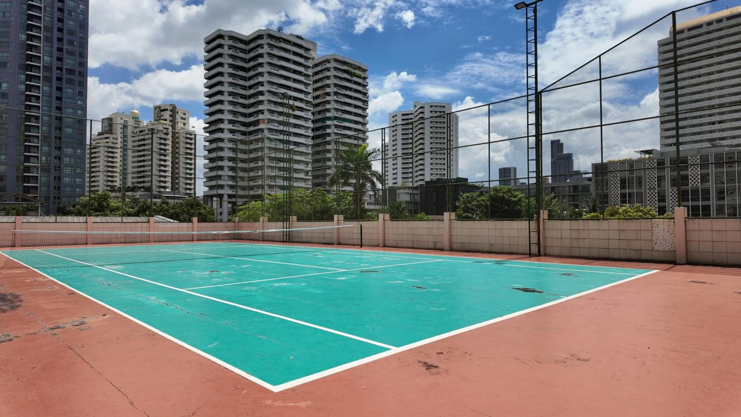 Tennis court in Charan Tower Residences by Aspira
