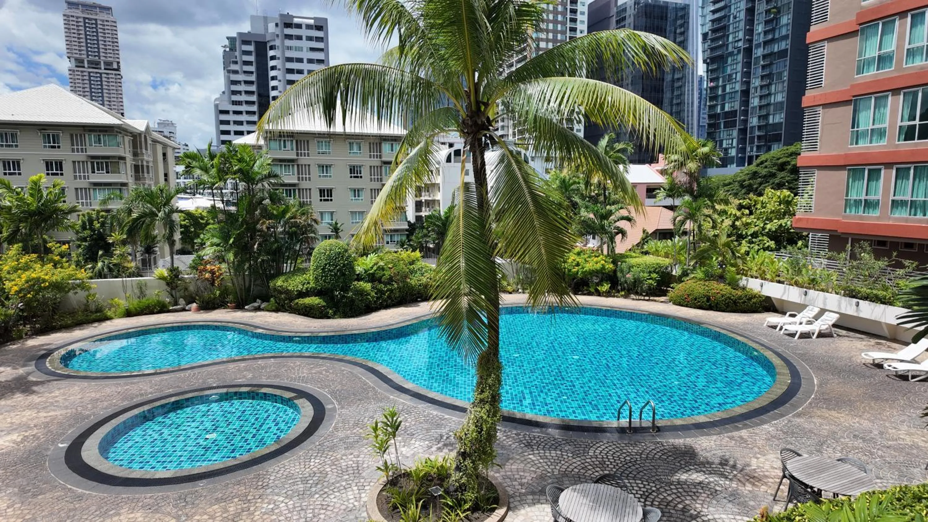 Garden in Charan Tower Residences by Aspira